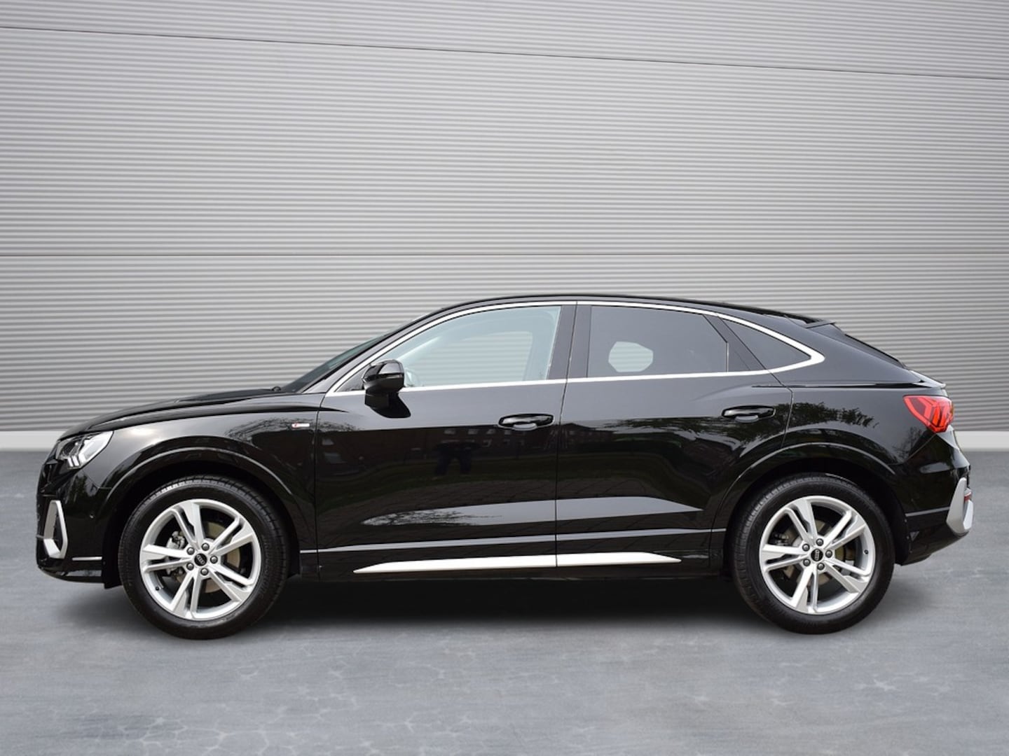 Bild über Audi Q3 Sportback S line 35 TFSI S tronic - für weitere Informationen kontaktieren Sie den Audi Partner