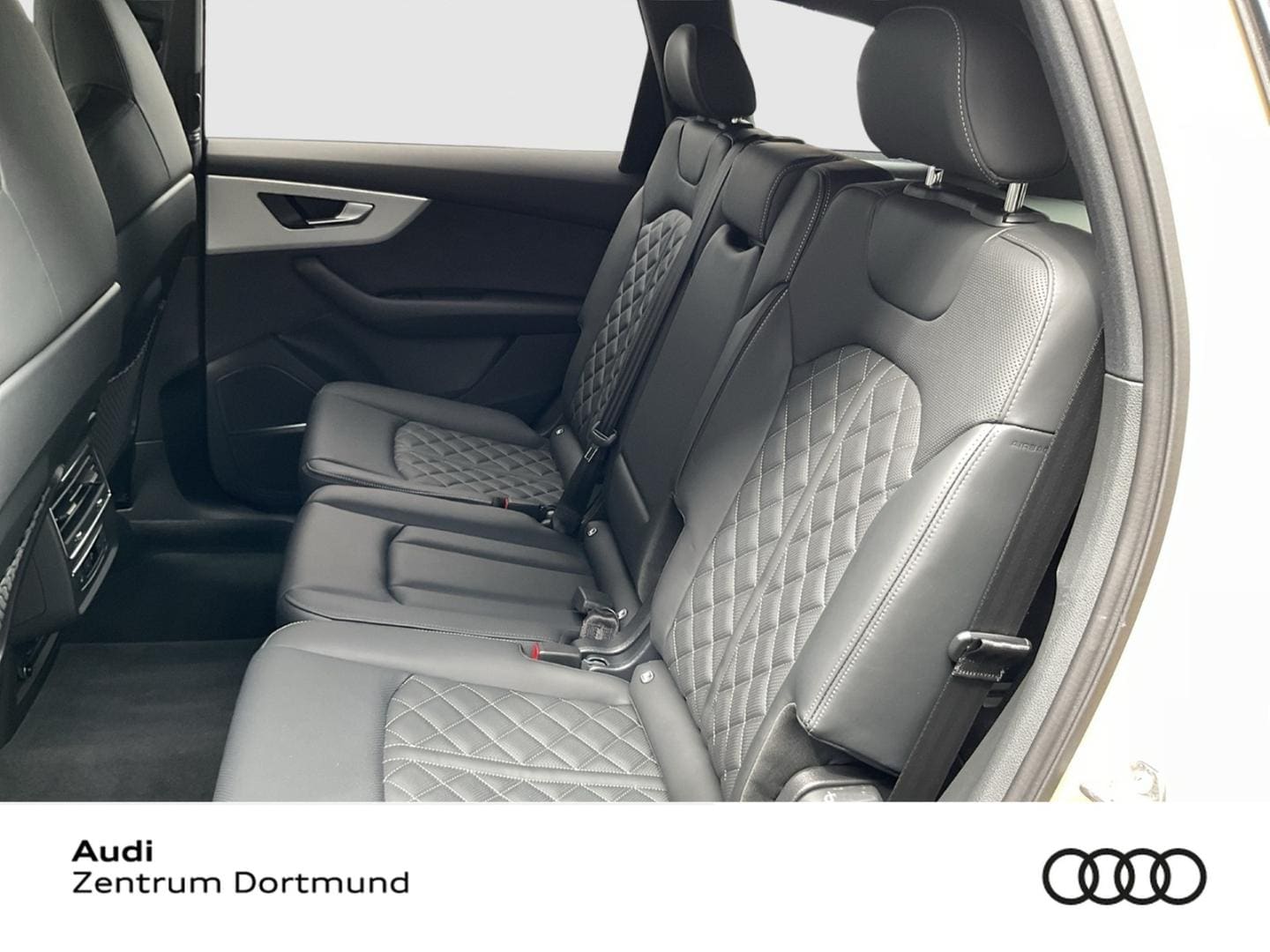 Bild über Audi Q7 SUV TFSI e S line business TFSI e quattro 360 kW tiptronic - für weitere Informationen kontaktieren Sie den Audi Partner