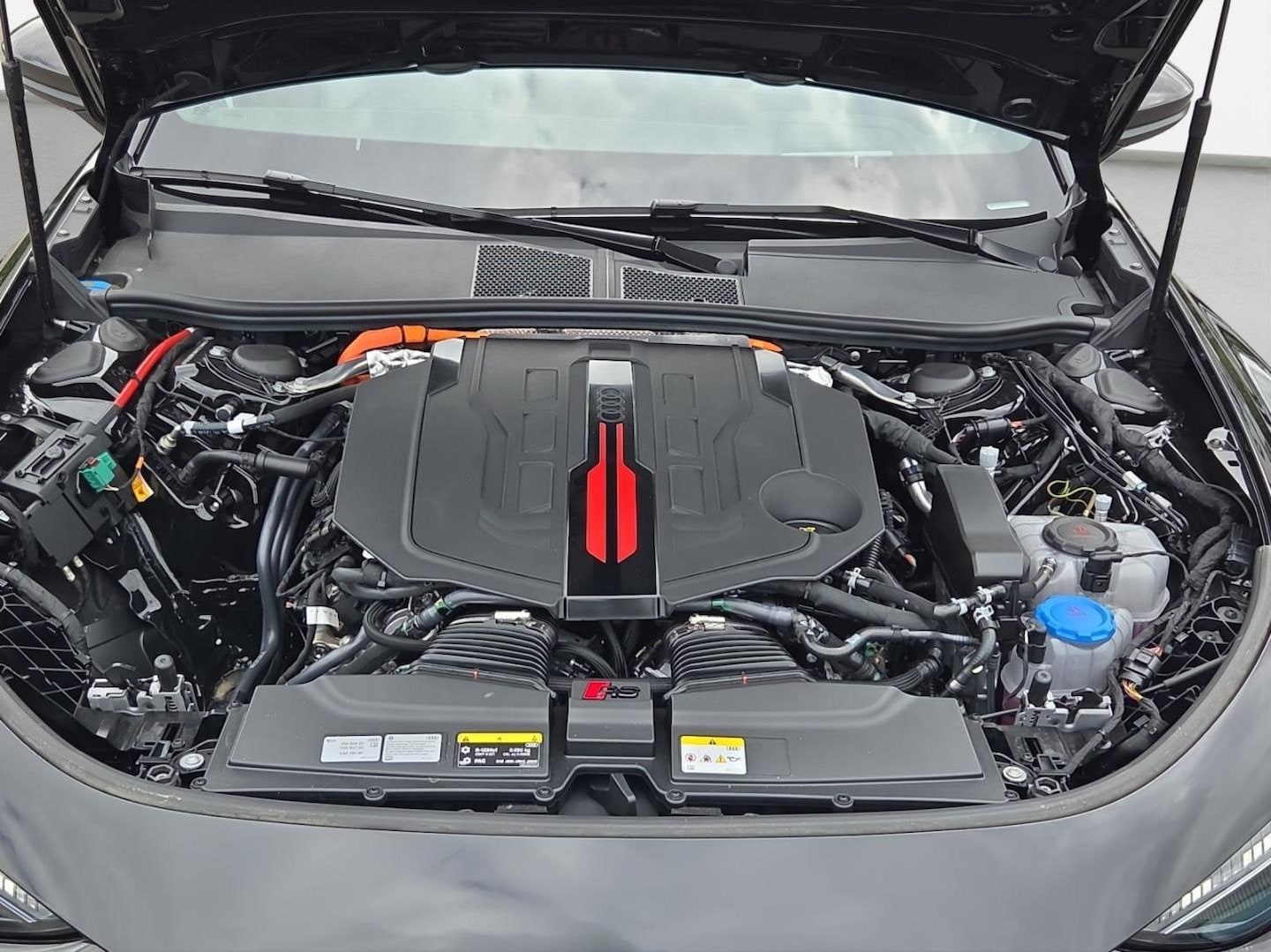 Bild über Audi RS 5 Limousine TFSI quattro 470 kW tiptronic - für weitere Informationen kontaktieren Sie den Audi Partner