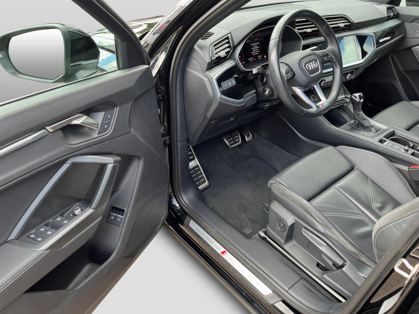 Image about Audi Q3 Sportback TFSI e 45 TFSI e S tronic