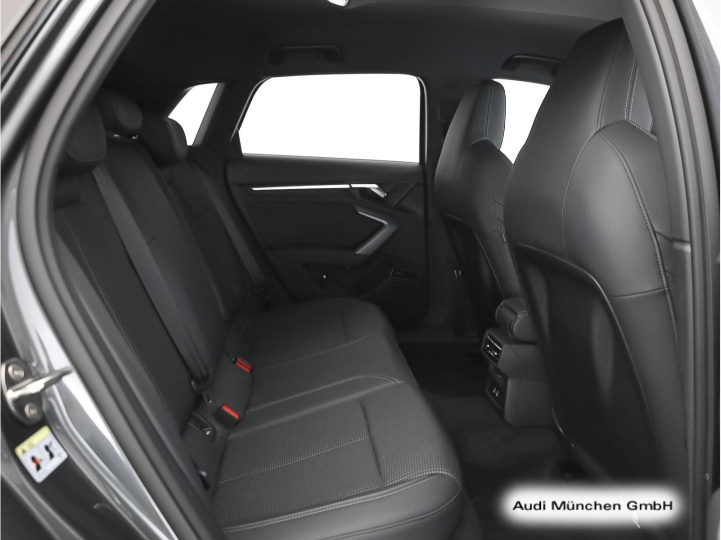Bild über Audi A3 Sportback TFSI quattro S tronic - für weitere Informationen kontaktieren Sie den Audi Partner