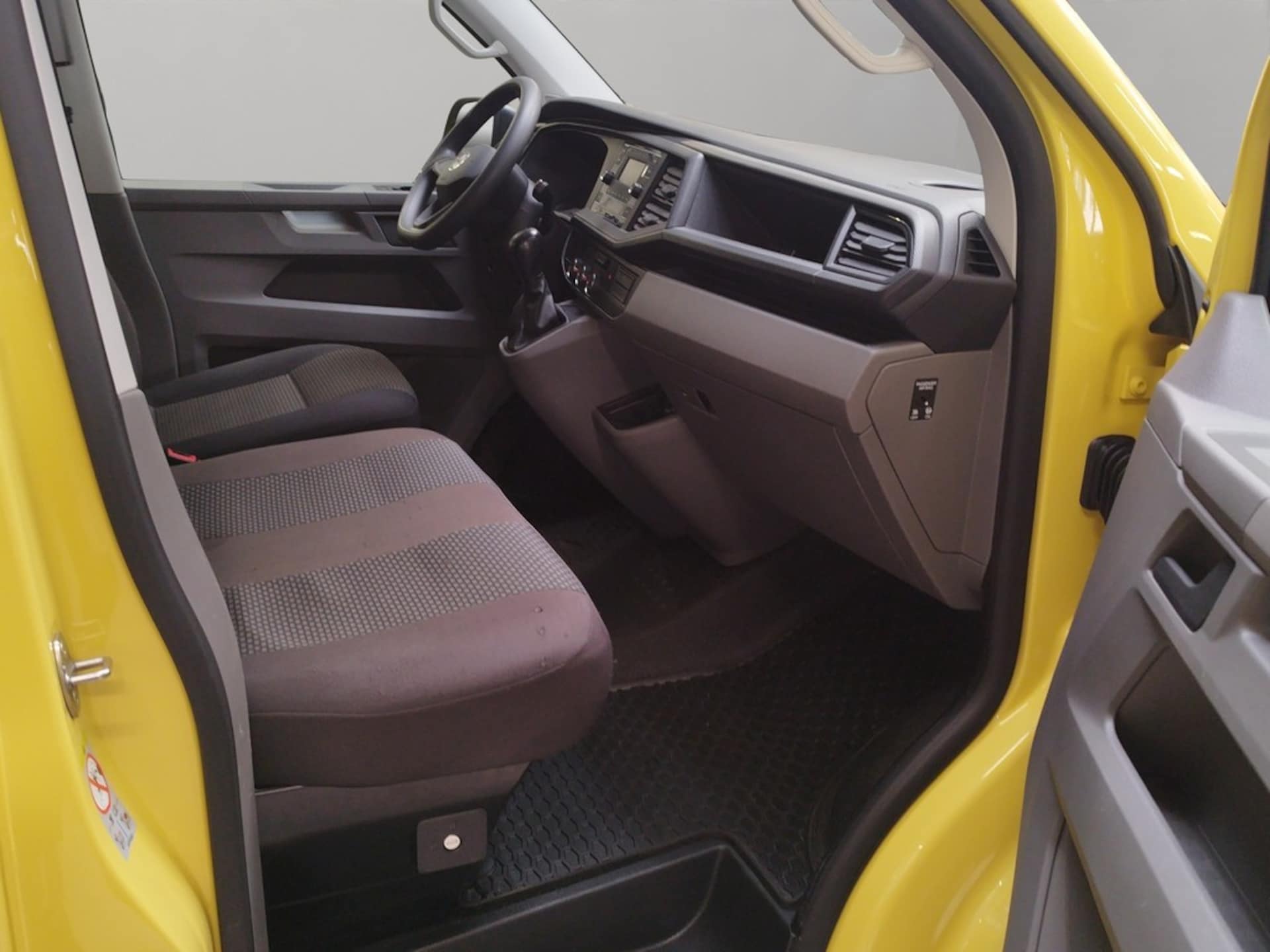 Volkswagen T6.1 Transporter Kombi langer Radstand