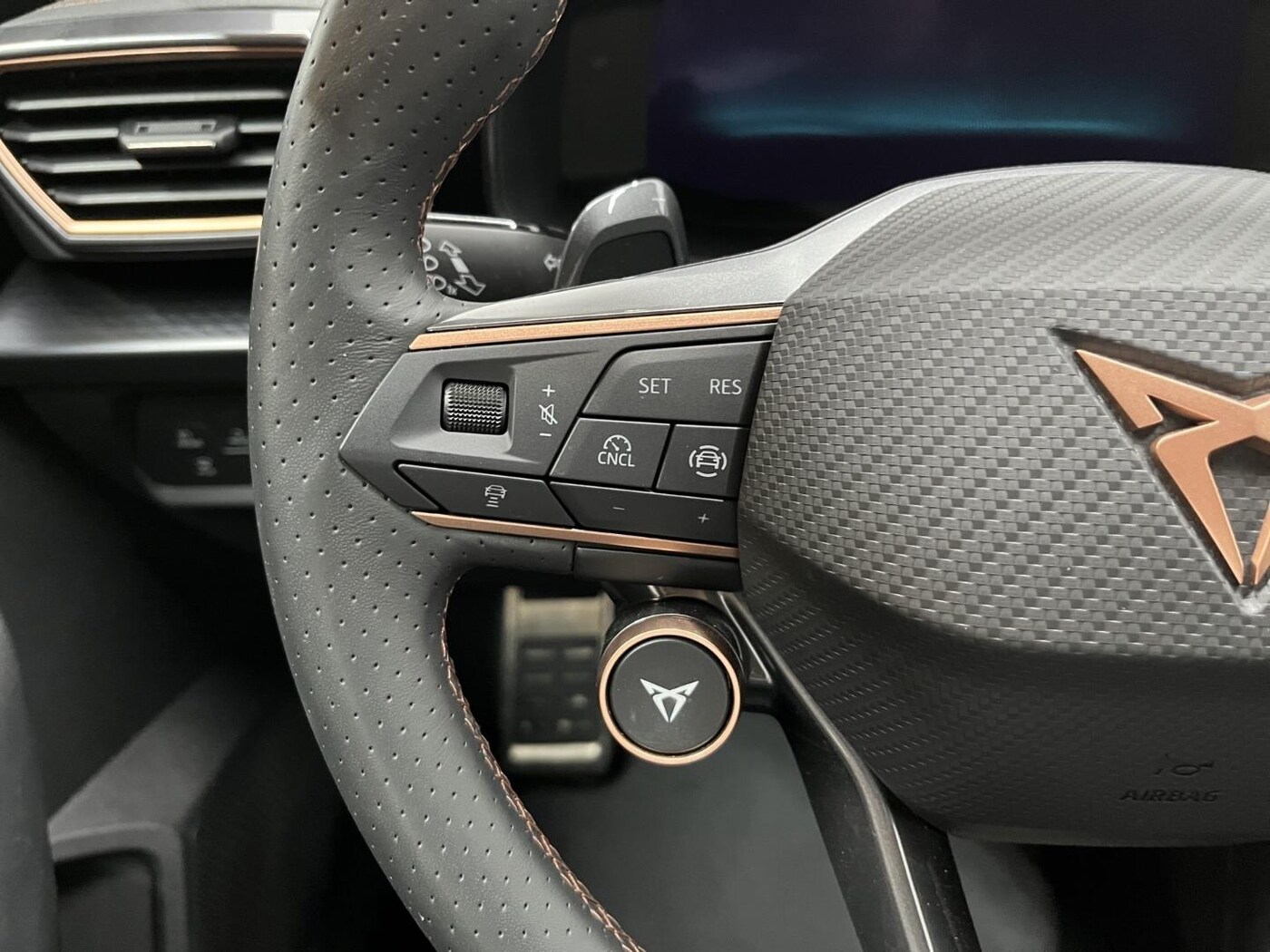 CUPRA Leon León 1.5 eTSI DSG 110 kW (150 CV) — photo 10