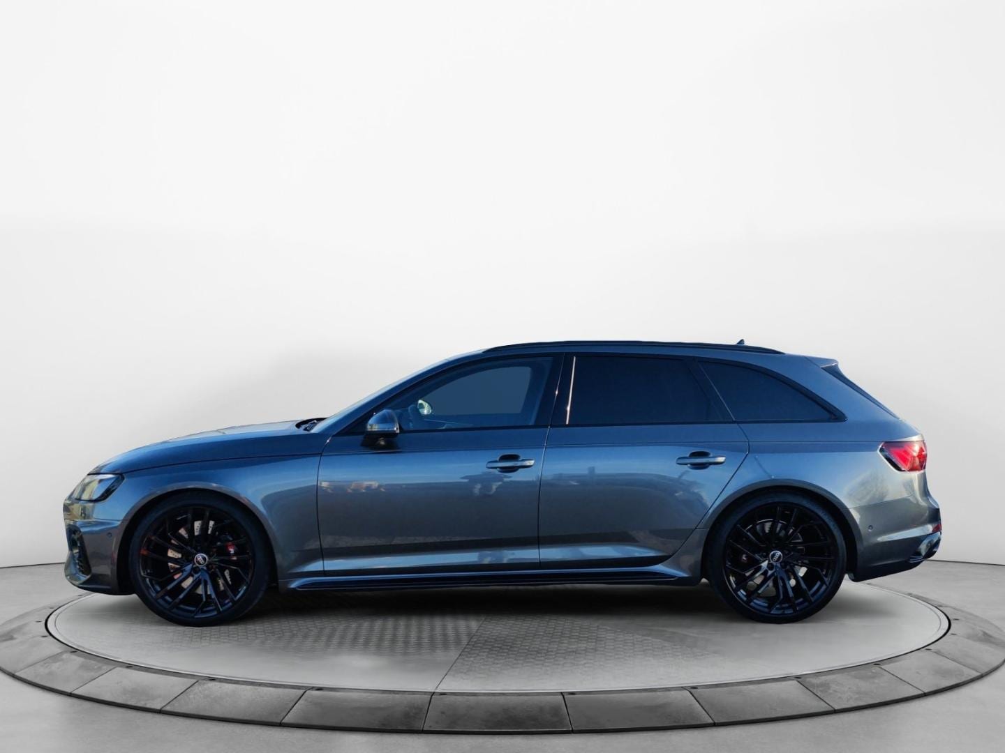 Bild über Audi RS 4 Avant TFSI quattro tiptronic - für weitere Informationen kontaktieren Sie den Audi Partner