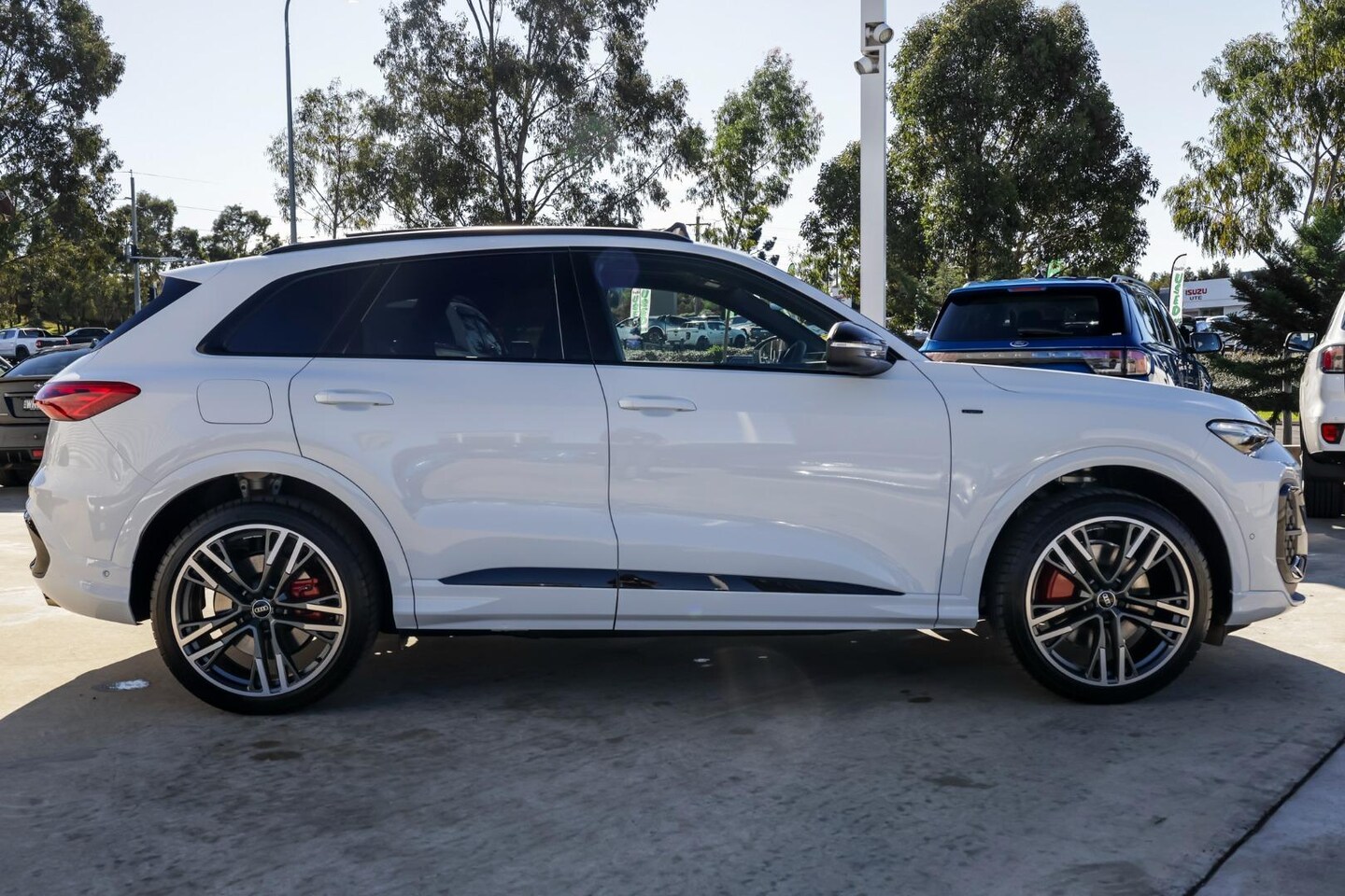 Image about Audi Q5 SUV e-hybrid quattro S tronic