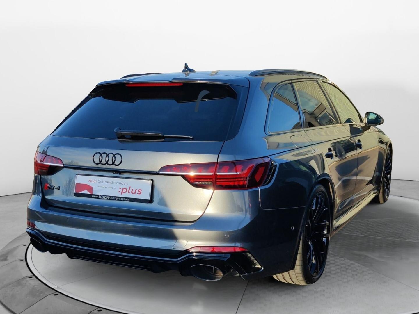 Bild über Audi RS 4 Avant TFSI quattro tiptronic - für weitere Informationen kontaktieren Sie den Audi Partner
