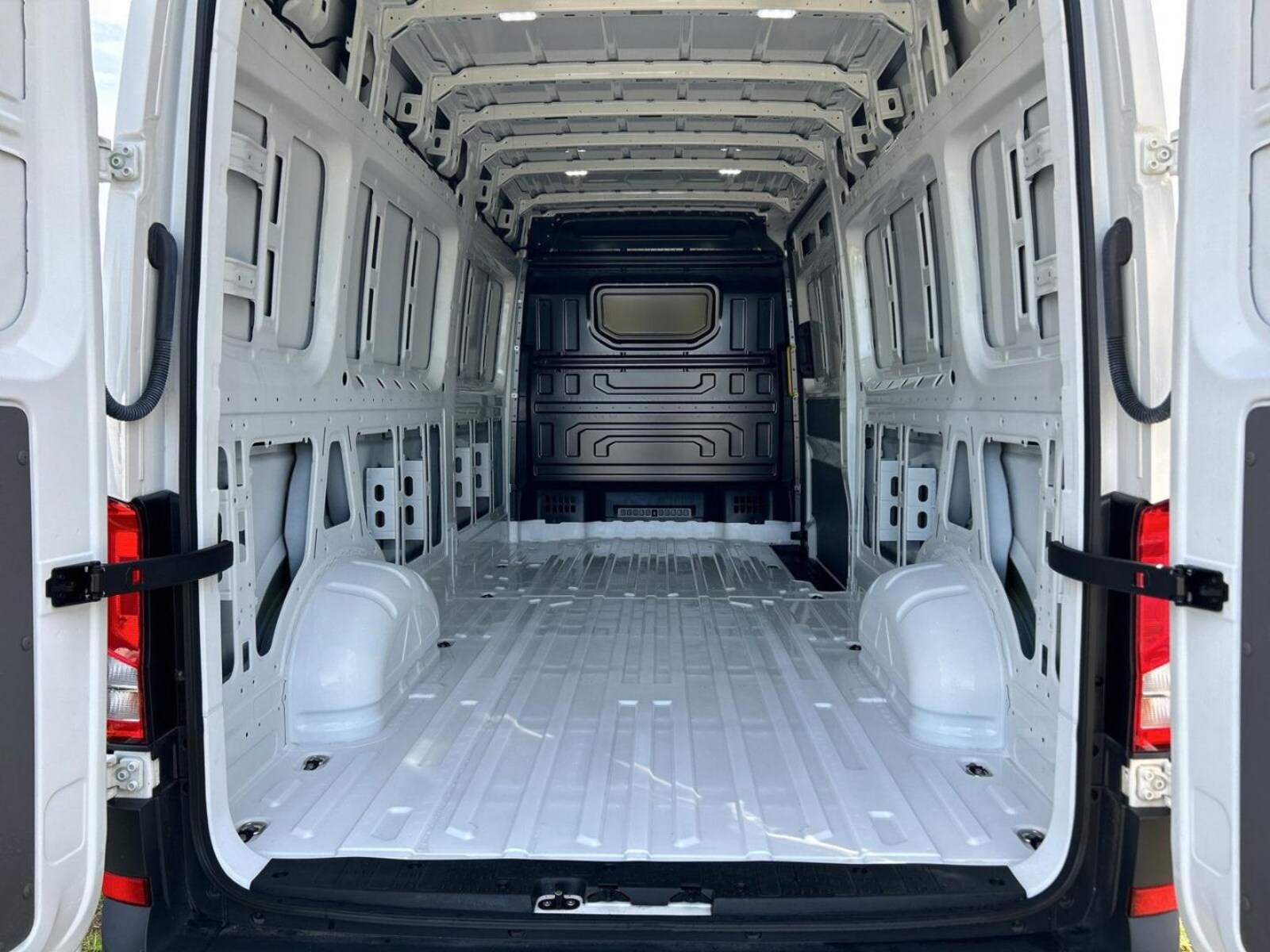 Volkswagen Crafter Kasten langer Radstand – Bild 8