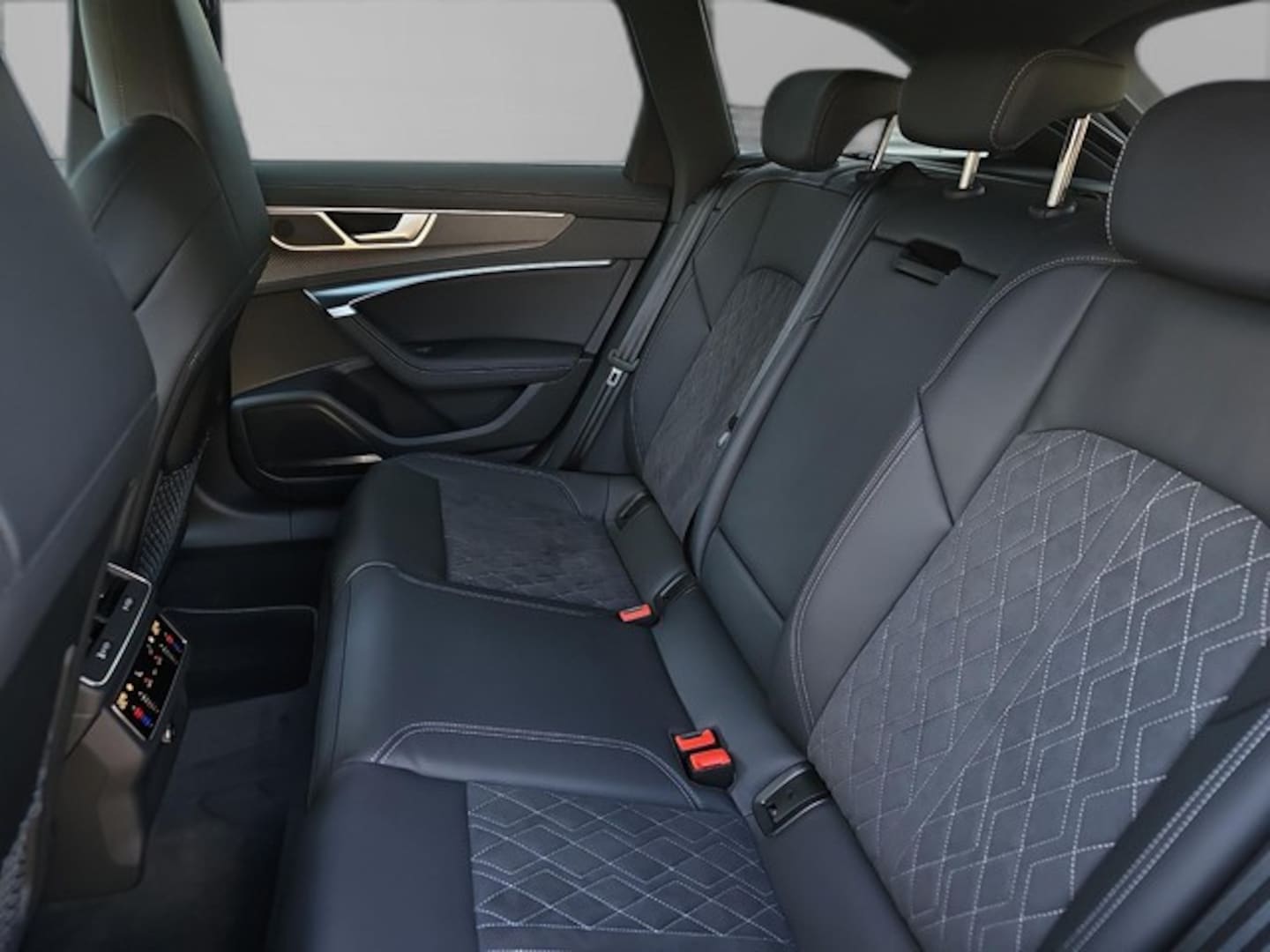 Bild über Audi S6 Avant TDI quattro tiptronic - für weitere Informationen kontaktieren Sie den Audi Partner