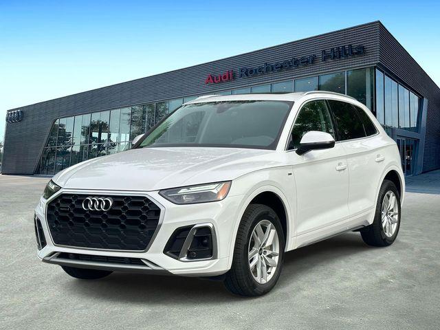 2023 Audi Q5 45 Premium's photo