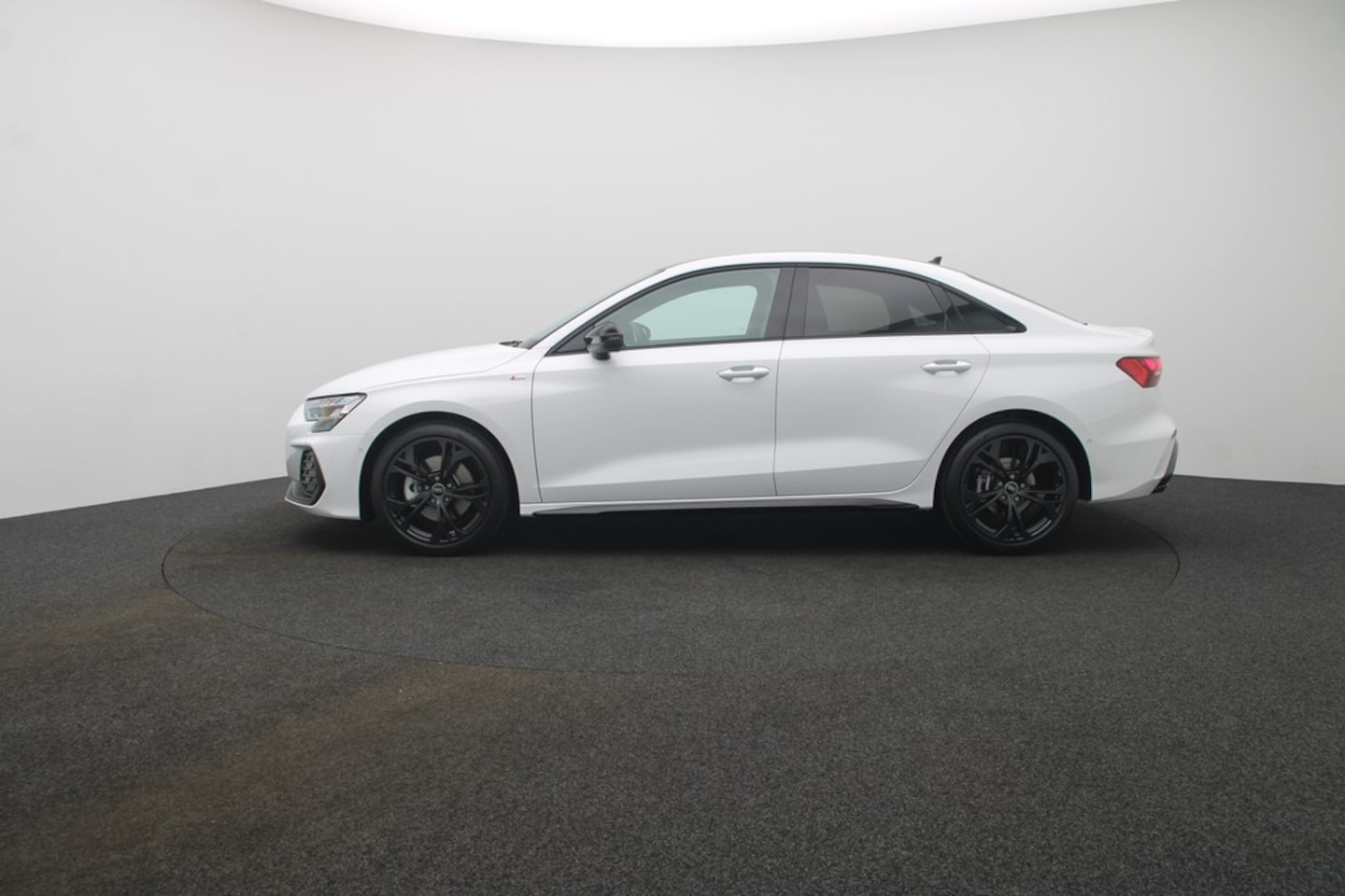 Bild über Audi A3 Limousine TFSI quattro S tronic - für weitere Informationen kontaktieren Sie den Audi Partner