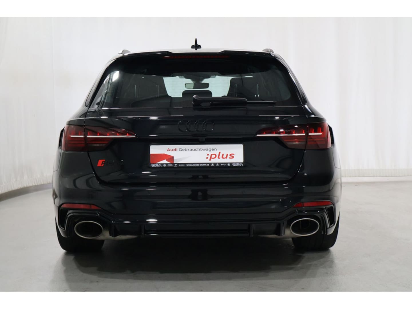 Bild über Audi RS 4 Avant TFSI quattro tiptronic - für weitere Informationen kontaktieren Sie den Audi Partner
