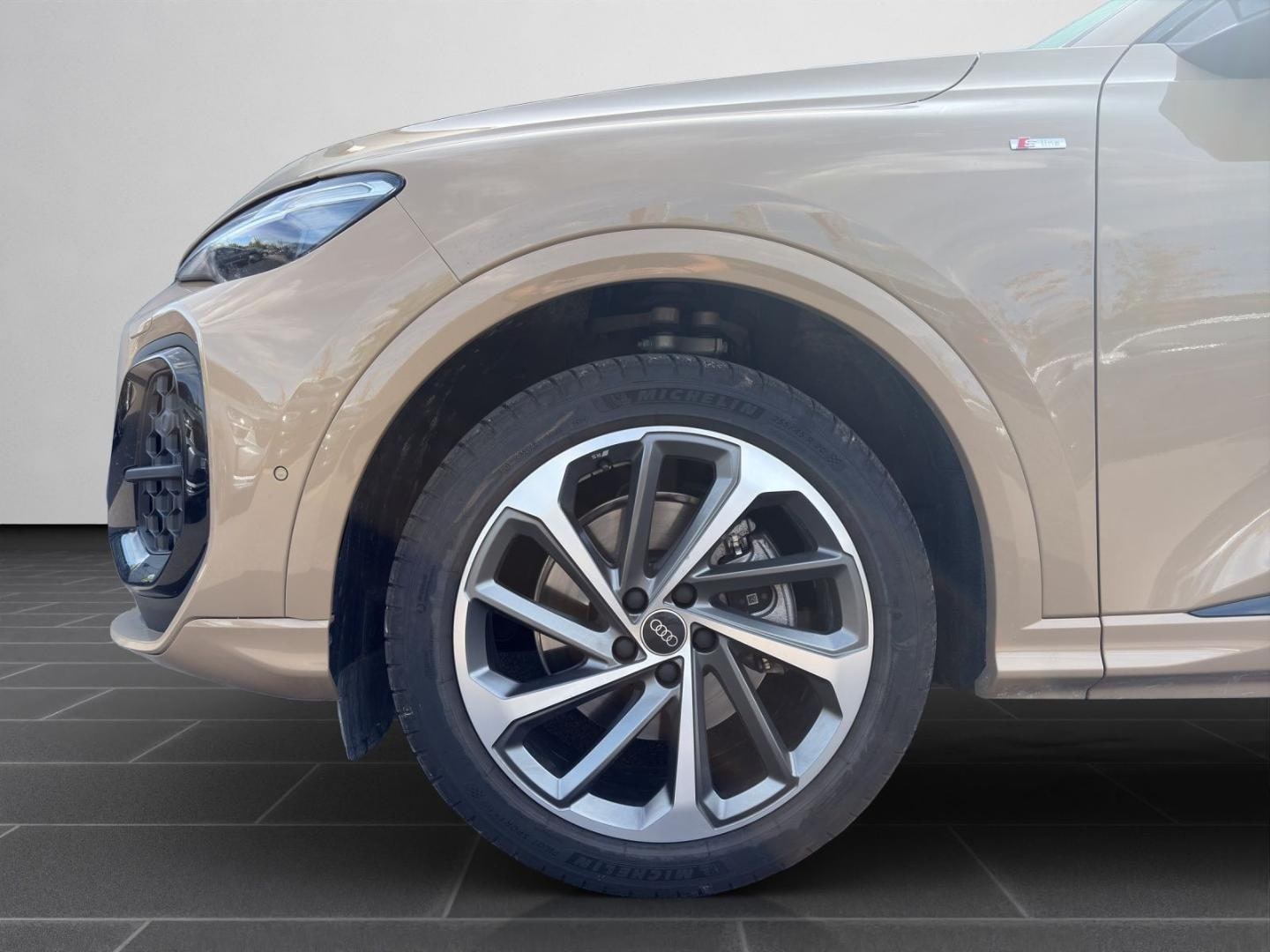 Bild über Audi Q5 SUV TFSI 150 kW S tronic - für weitere Informationen kontaktieren Sie den Audi Partner