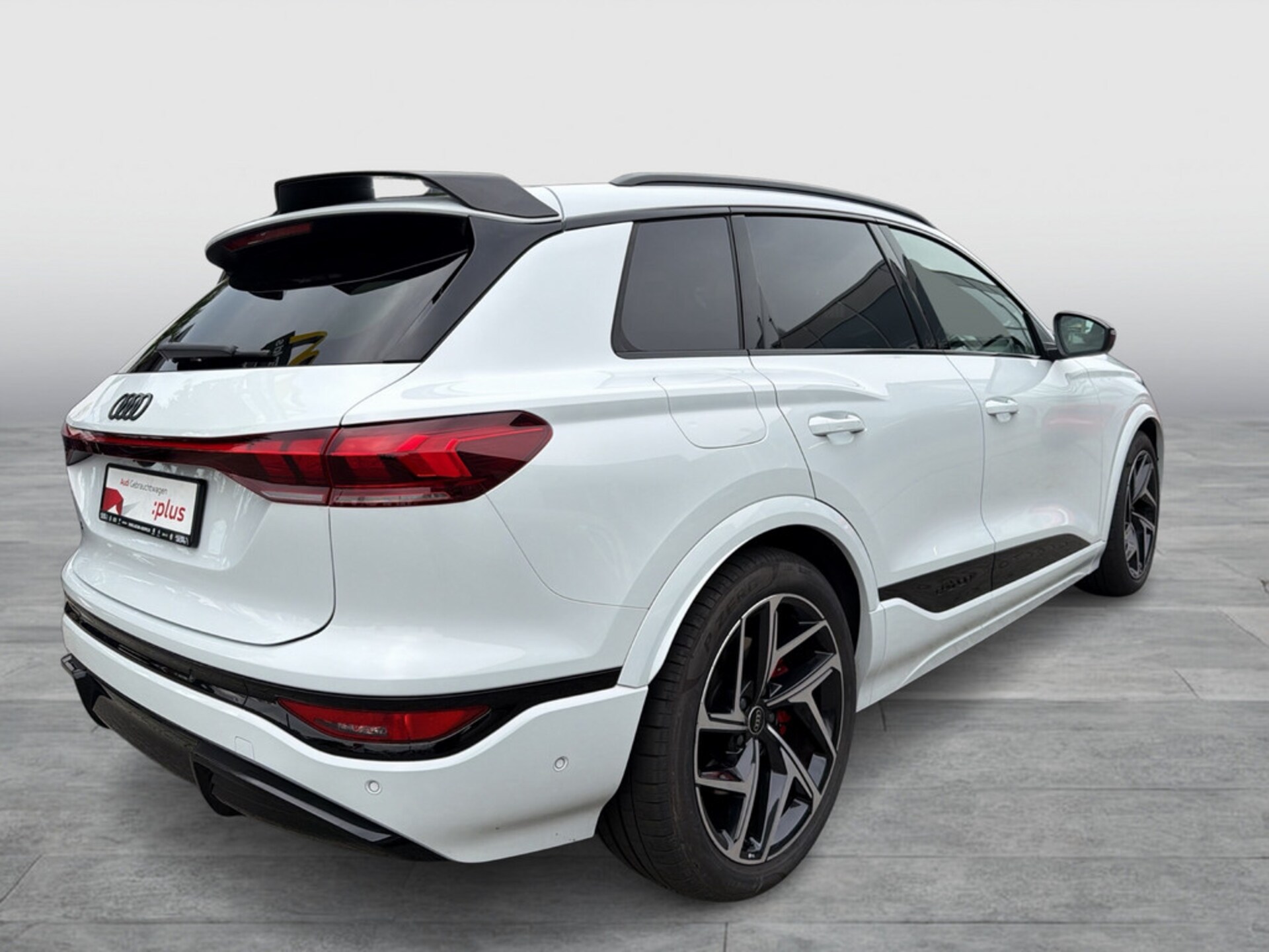 Audi SQ6 SUV e-tron