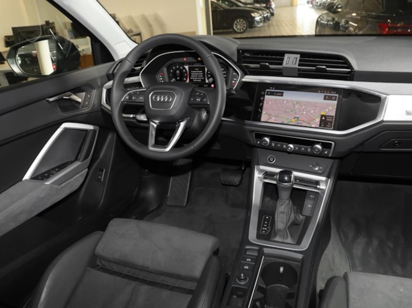 Bild über Audi Q3 TFSI quattro 180 kW S tronic - für weitere Informationen kontaktieren Sie den Audi Partner