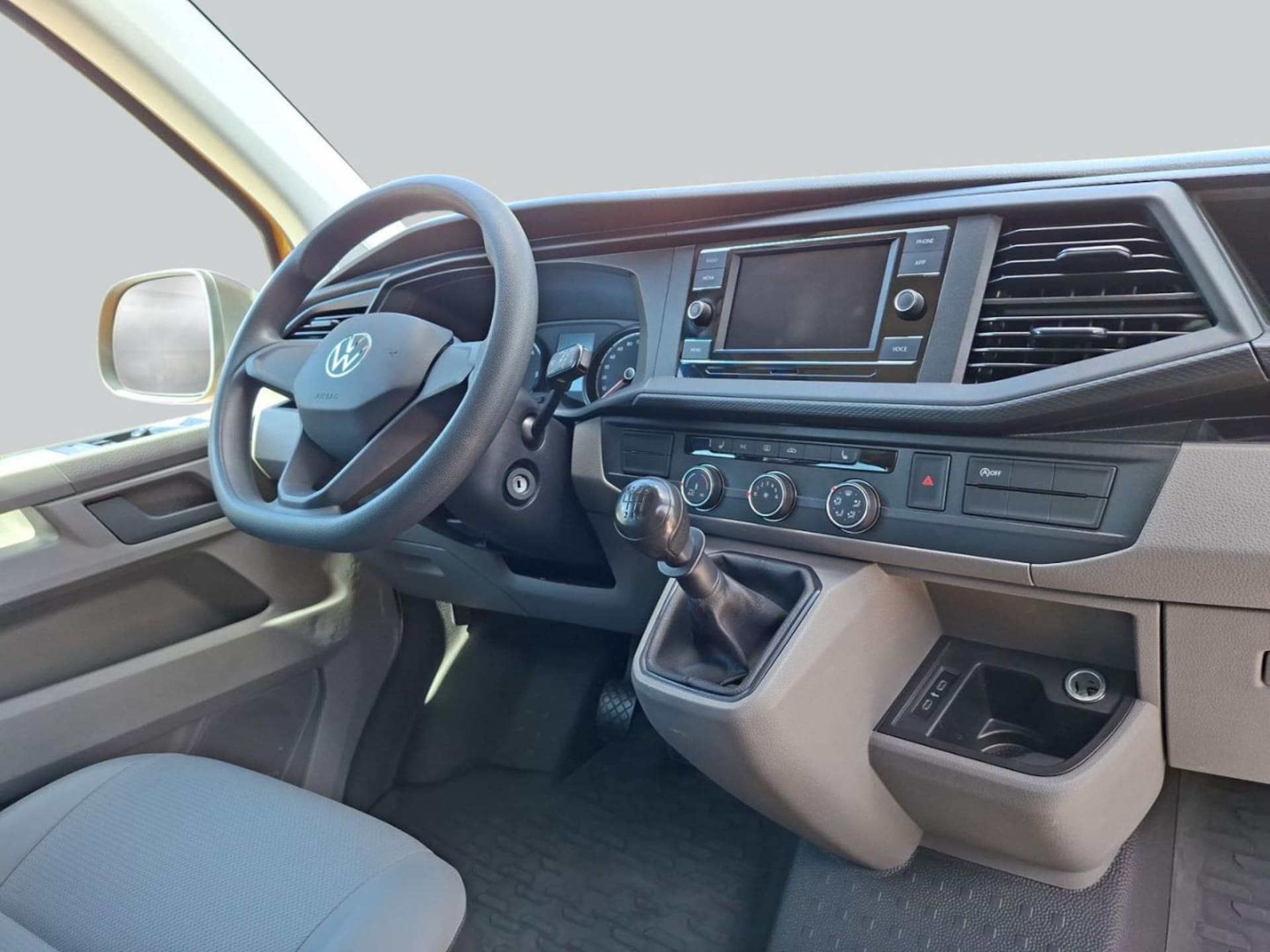 Volkswagen T6.1 Transporter Kombi langer Radstand