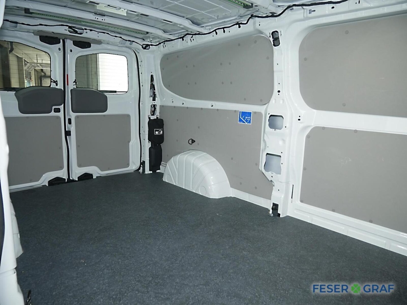 Volkswagen Transporter Kasten langer Radstand – Bild 9