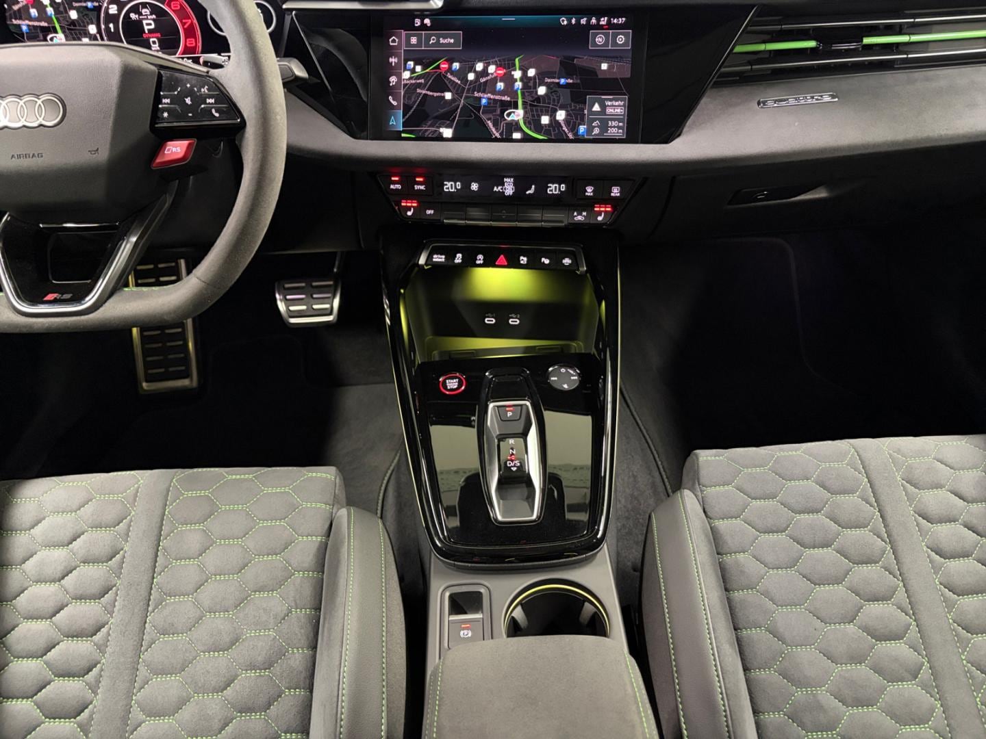 Bild über Audi RS 3 Limousine TFSI quattro 294 kW S tronic - für weitere Informationen kontaktieren Sie den Audi Partner
