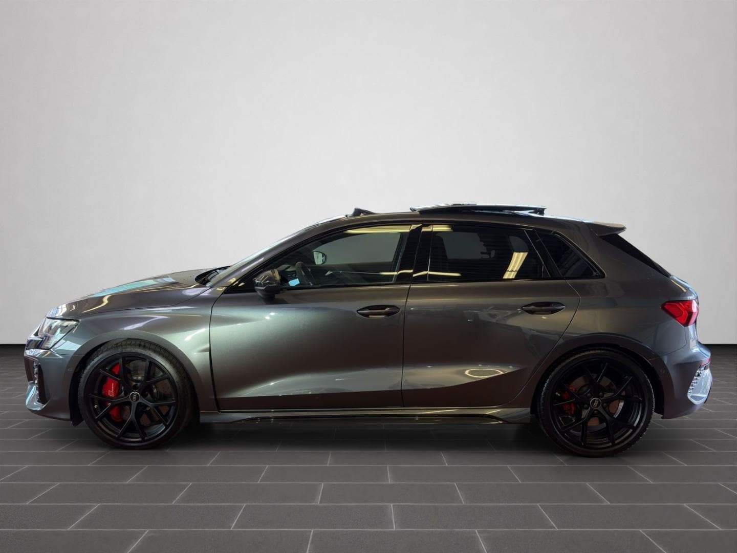 Bild über Audi RS 3 Sportback TFSI quattro S tronic - für weitere Informationen kontaktieren Sie den Audi Partner