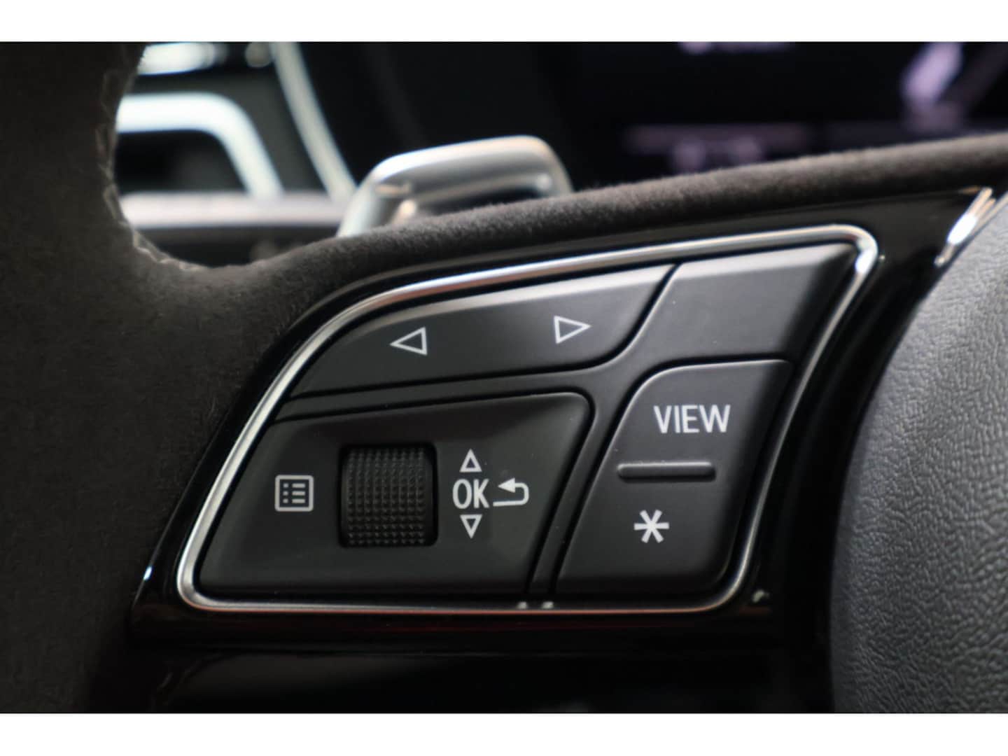 Bild über Audi RS 4 Avant TFSI quattro tiptronic - für weitere Informationen kontaktieren Sie den Audi Partner