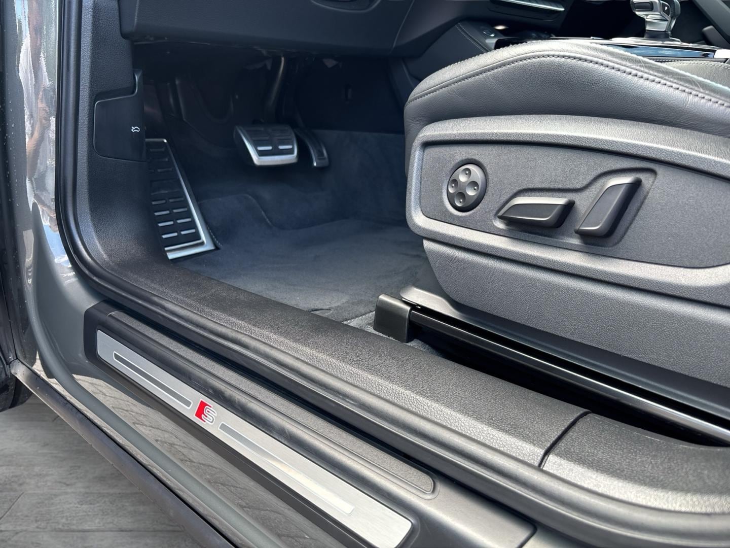 Bild über Audi Q5 40 TDI quattro 150 kW S tronic - für weitere Informationen kontaktieren Sie den Audi Partner