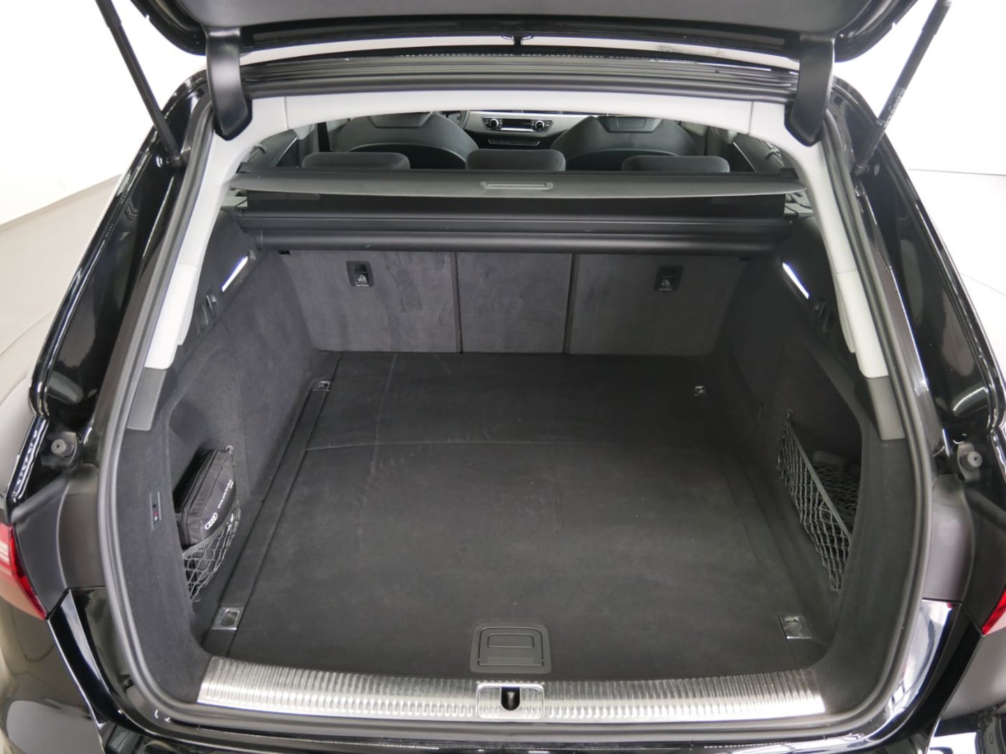 Bild über Audi A4 Avant 40 TDI quattro S tronic - für weitere Informationen kontaktieren Sie den Audi Partner