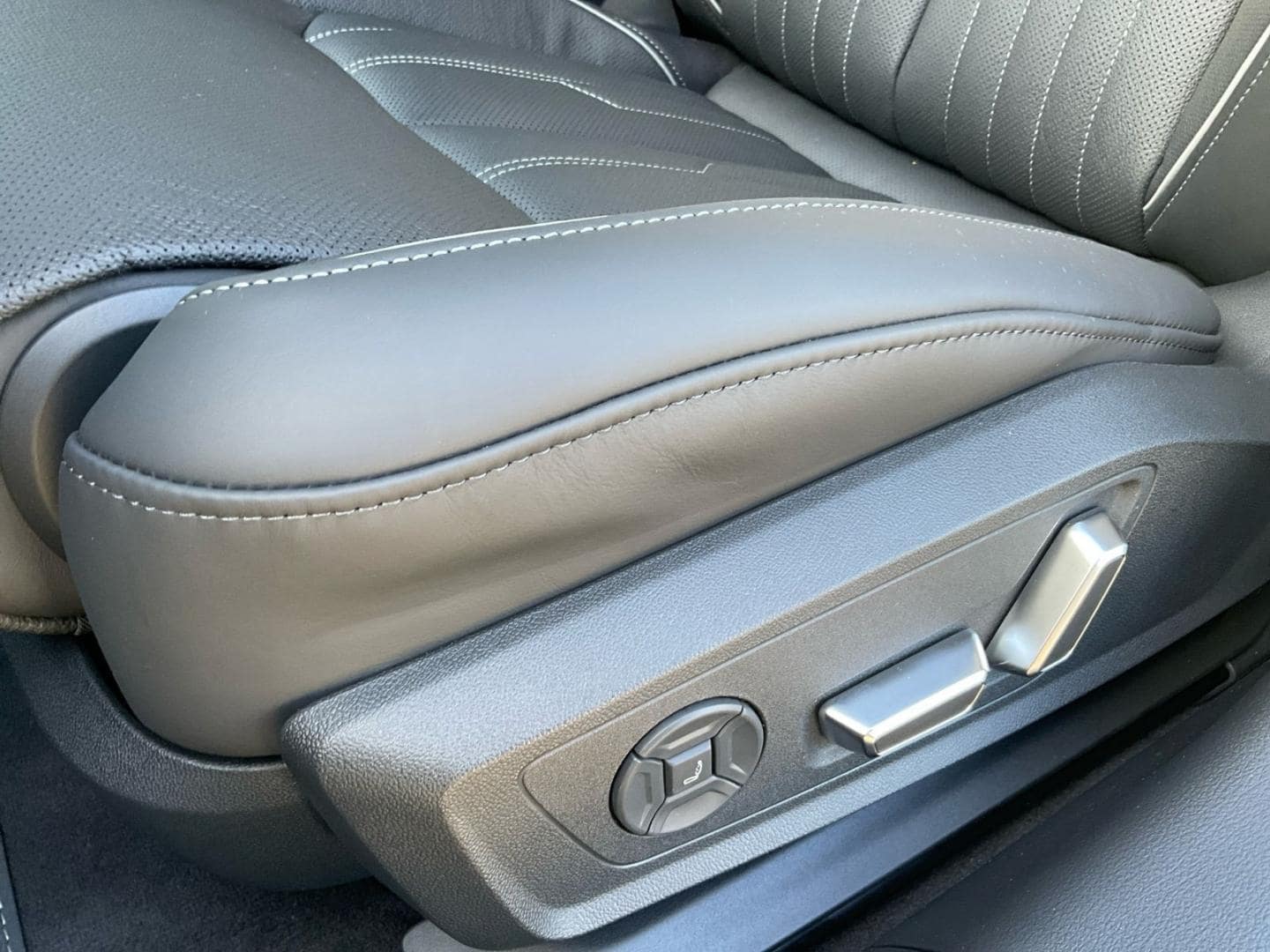 Bild über Audi A6 Avant S line 50 TDI quattro tiptronic - für weitere Informationen kontaktieren Sie den Audi Partner