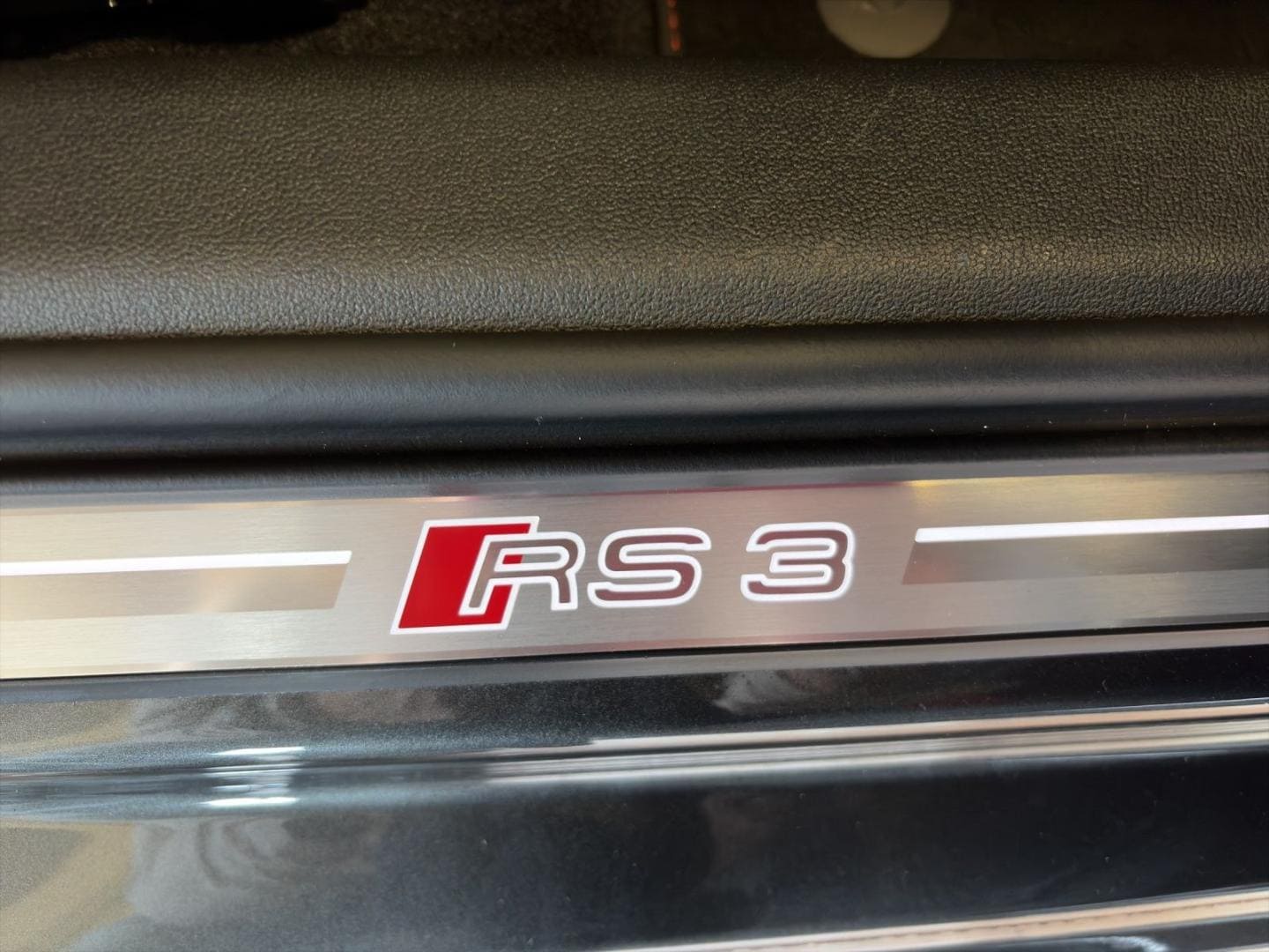Bild über Audi RS 3 Sportback TFSI quattro S tronic - für weitere Informationen kontaktieren Sie den Audi Partner