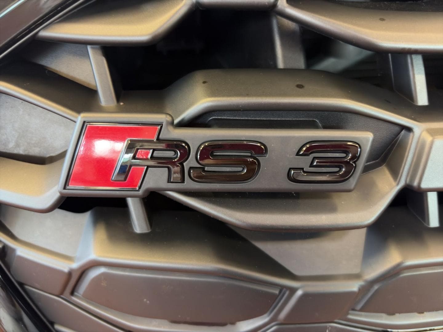 Bild über Audi RS 3 Sportback TFSI quattro S tronic - für weitere Informationen kontaktieren Sie den Audi Partner
