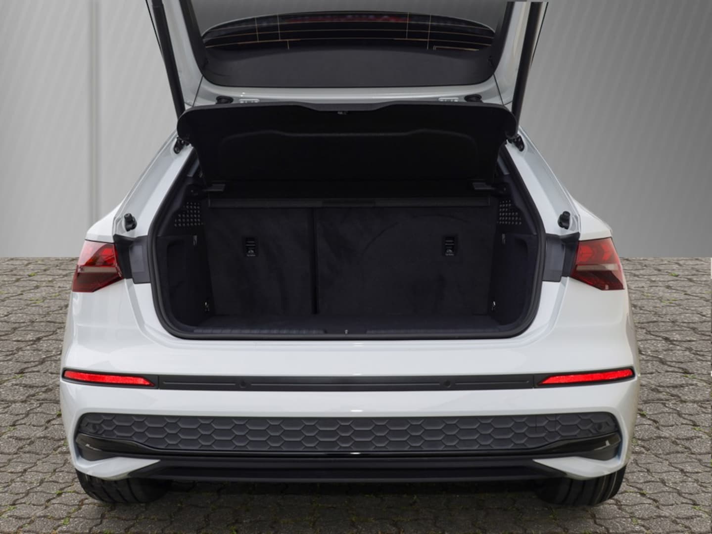 Bild über Audi A3 Sportback TFSI quattro S tronic - für weitere Informationen kontaktieren Sie den Audi Partner