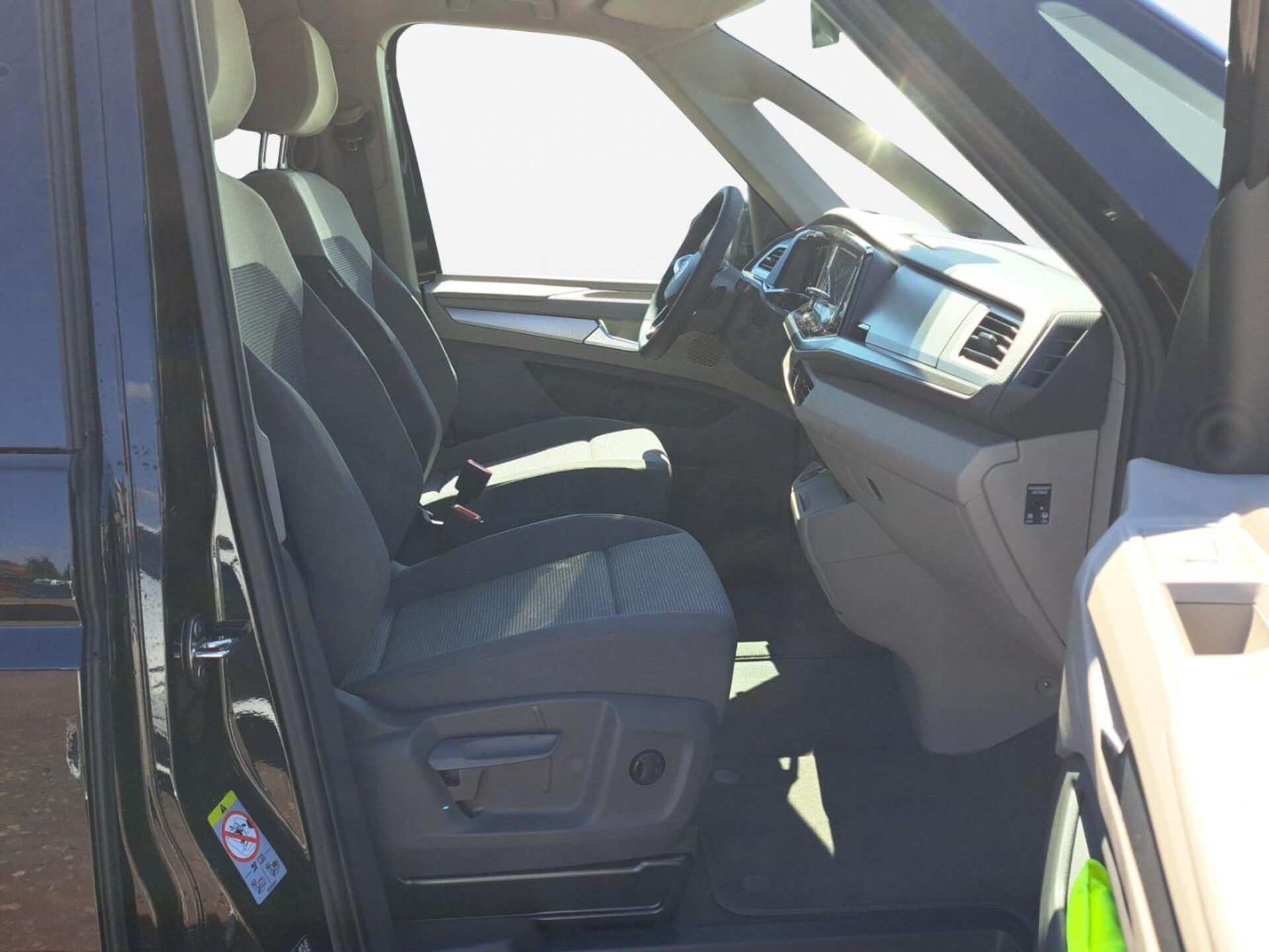 Volkswagen Multivan Langversion Basis-Modell