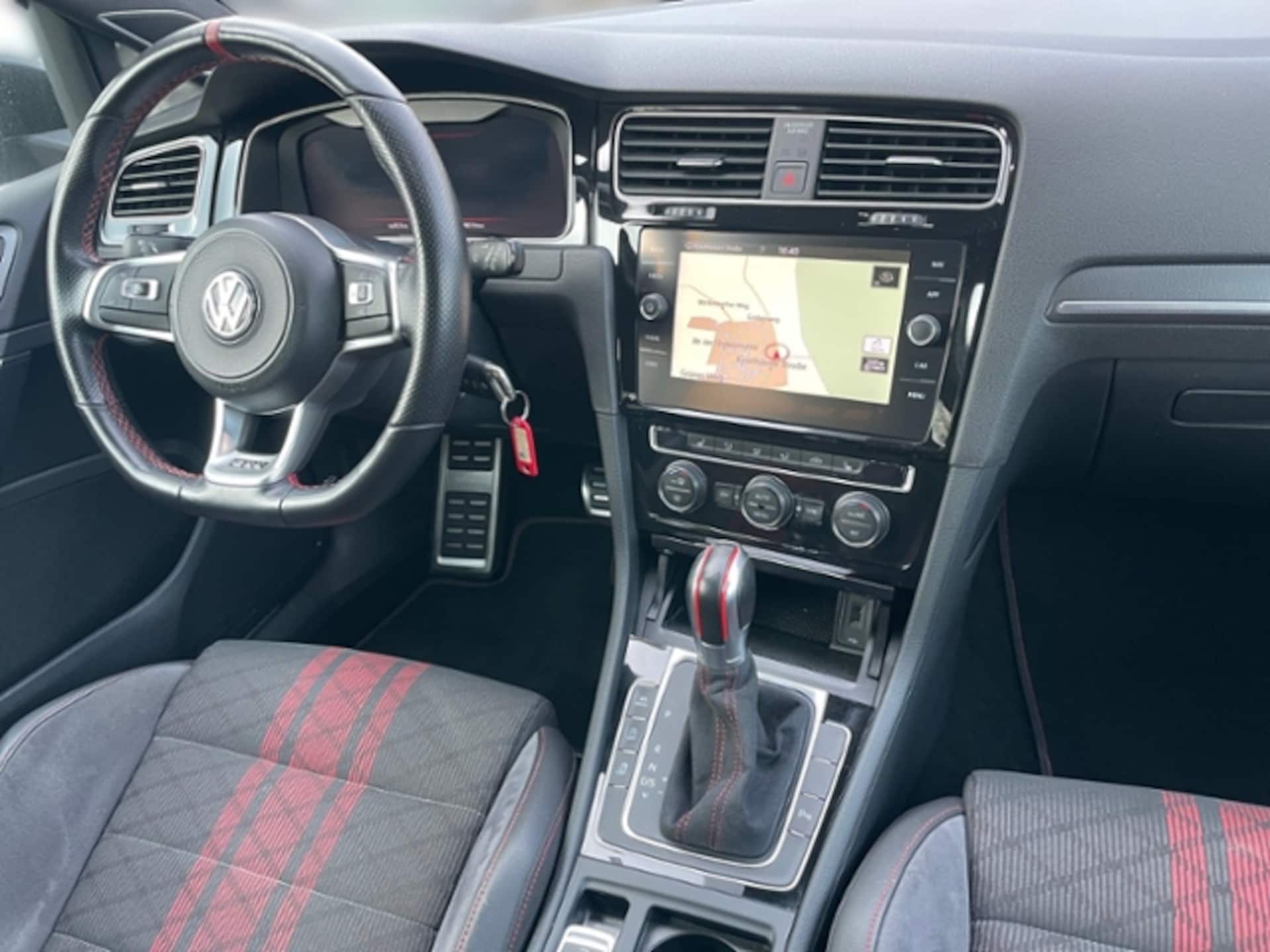 Volkswagen Golf GTI