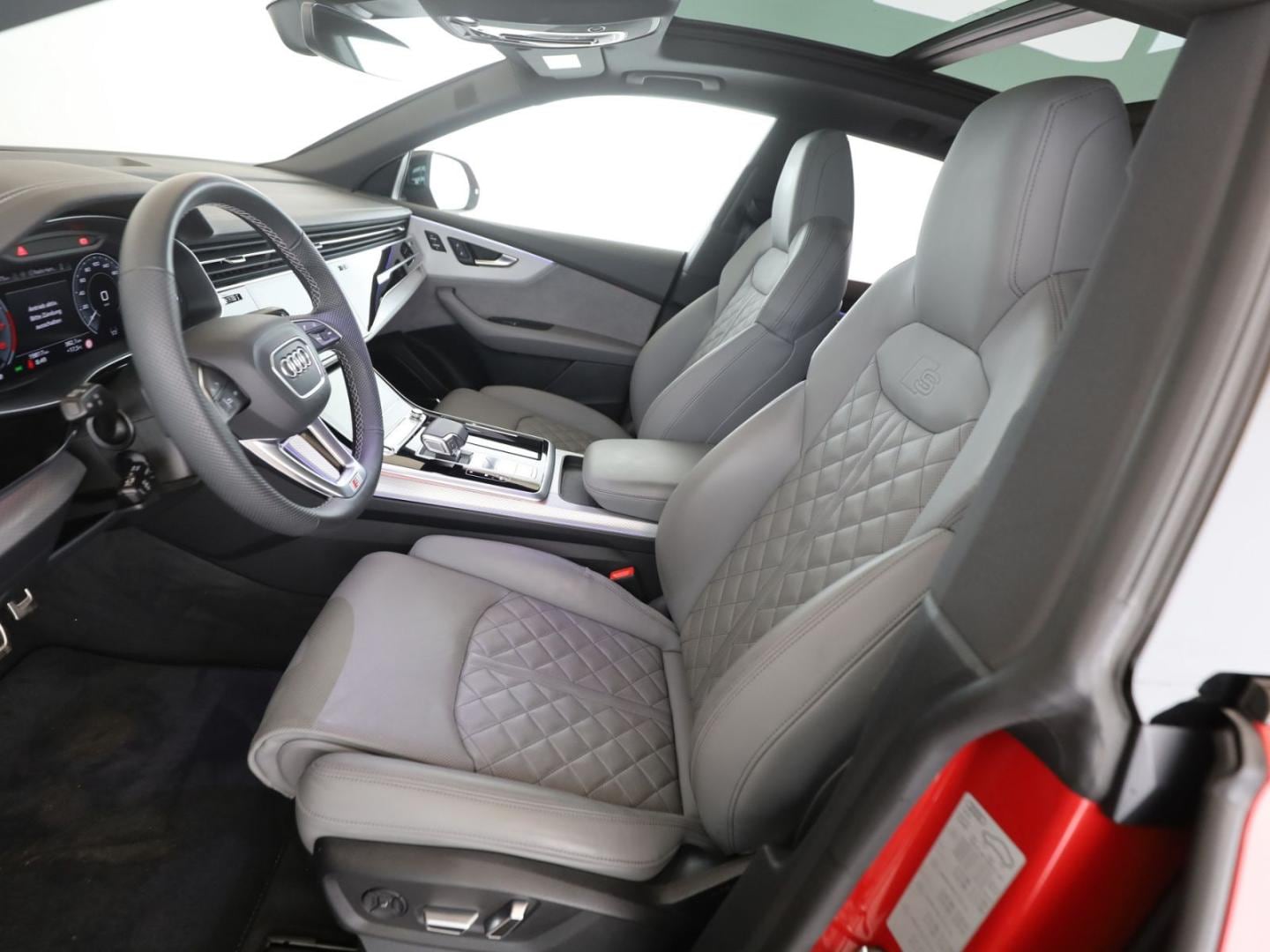 Bild über Audi Q8 SUV TFSI e TFSI e quattro 360 kW tiptronic - für weitere Informationen kontaktieren Sie den Audi Partner