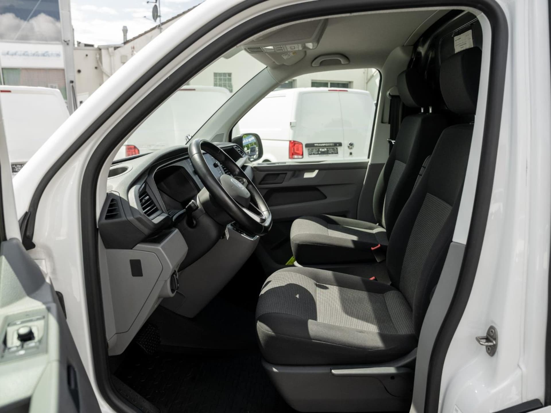 Volkswagen T6.1 Transporter Kasten langer Radstand