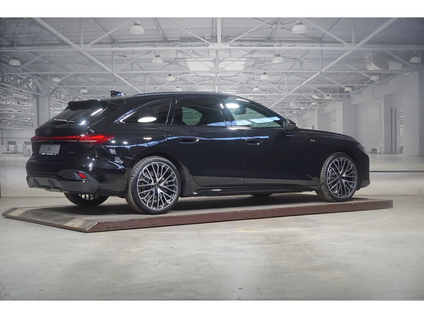 Bild über Audi A5 Avant TDI quattro 150 kW S tronic - für weitere Informationen kontaktieren Sie den Audi Partner