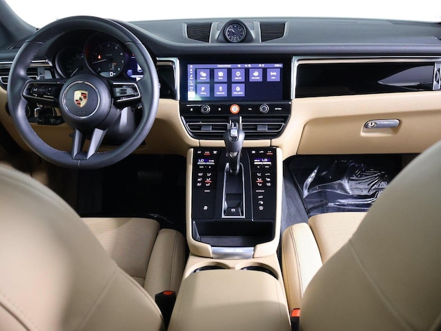 2026 Porsche Macan T - Photo 17