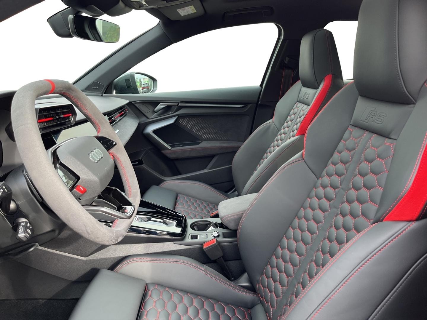 Bild über Audi RS 3 Sportback TFSI quattro 294 kW S tronic - für weitere Informationen kontaktieren Sie den Audi Partner