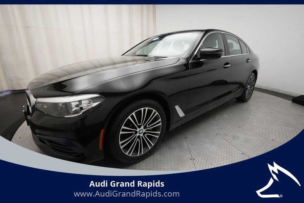 2017 BMW 5 Series 530i xDrive Sedan's photo