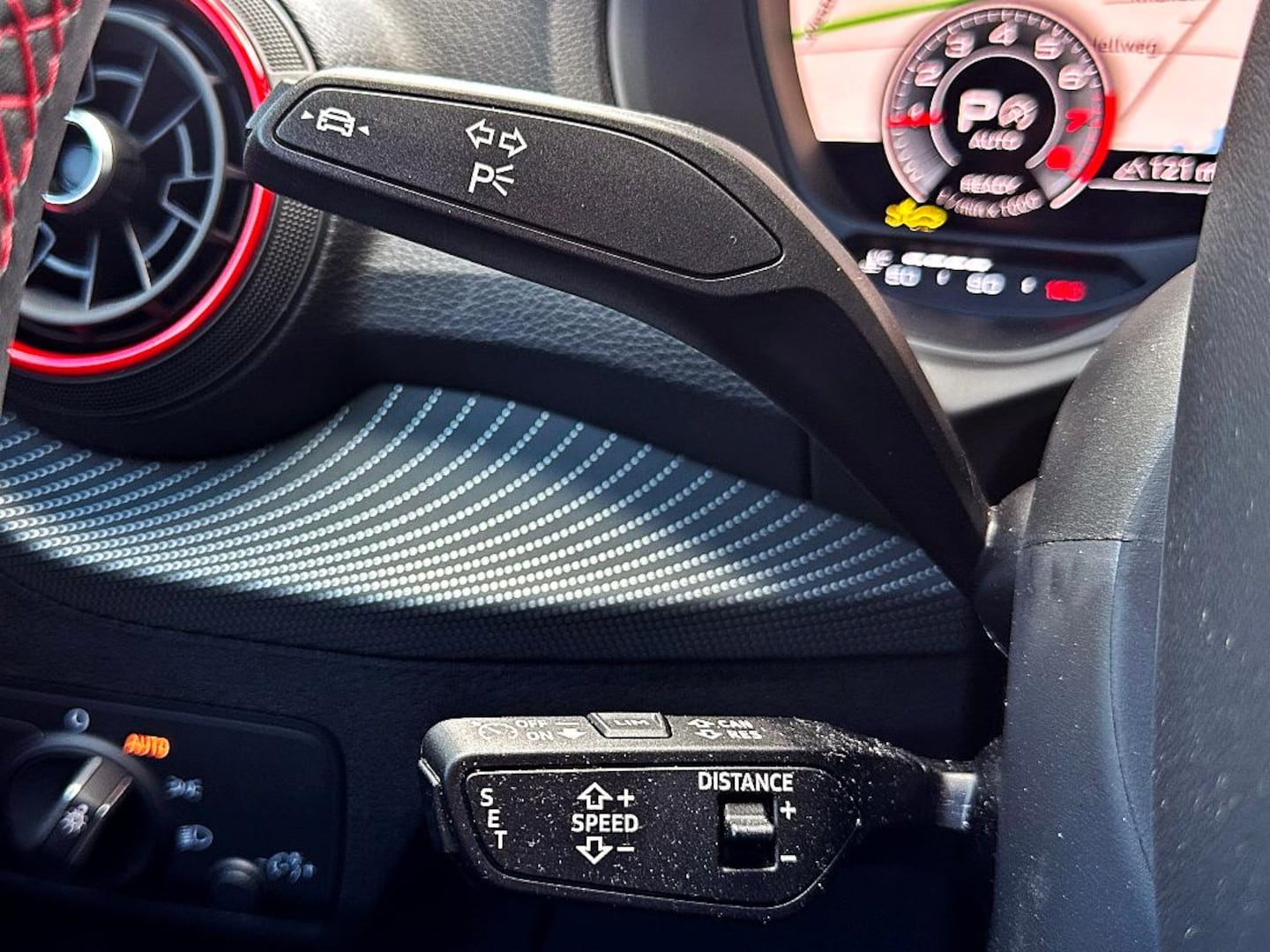 Bild über Audi Q2 S line 35 TFSI S tronic - für weitere Informationen kontaktieren Sie den Audi Partner