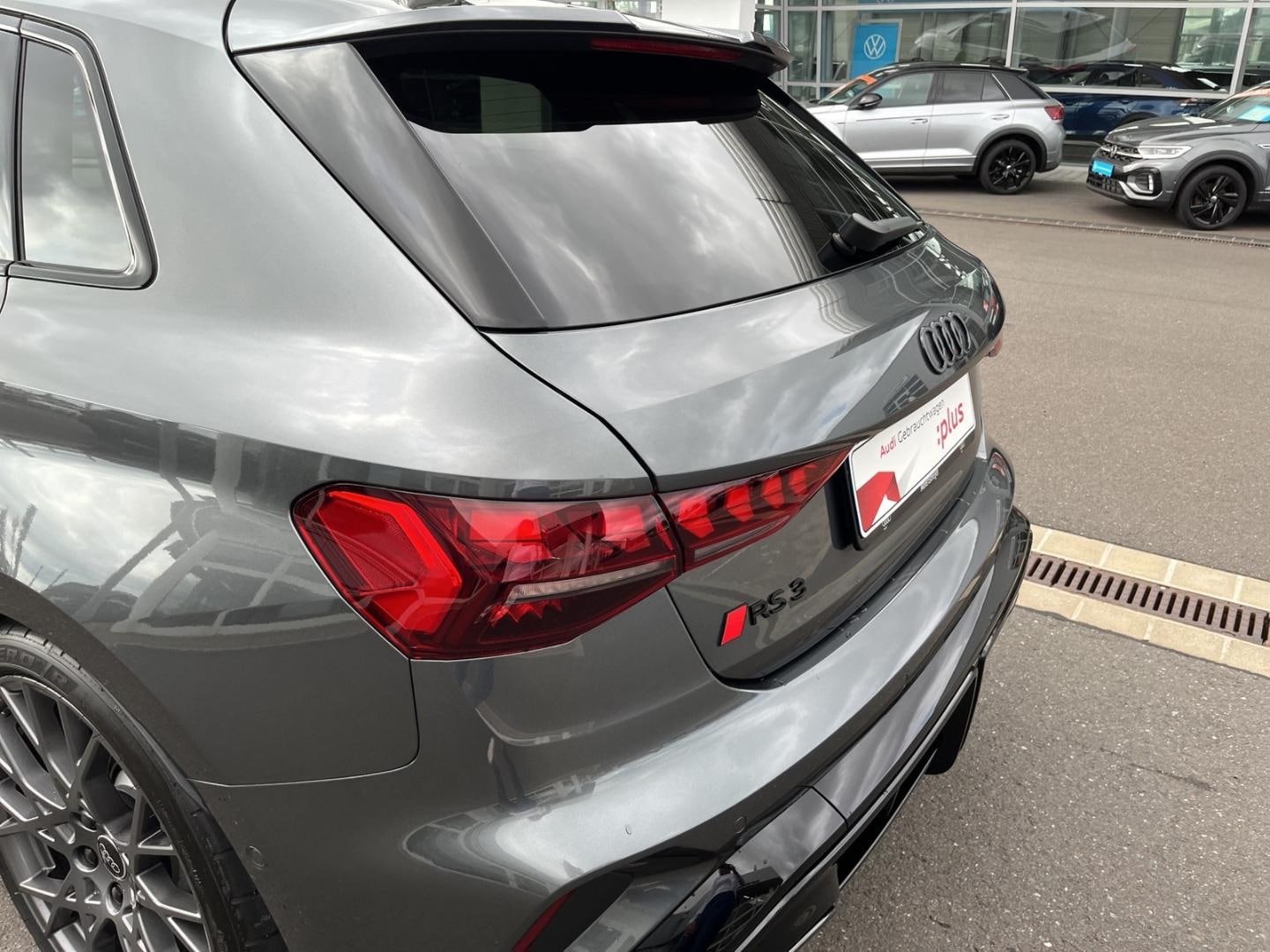 Bild über Audi RS 3 Sportback TFSI quattro 294 kW S tronic - für weitere Informationen kontaktieren Sie den Audi Partner