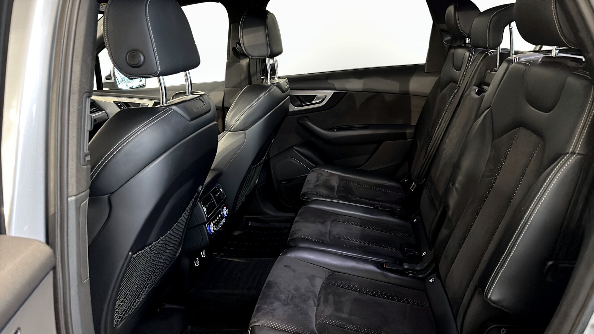 Bild som visar&nbsp;Audi Q7&nbsp;Q7 3.0 TDI quattro 272 hk tiptronic - för mer information kontakta din Audi Partner