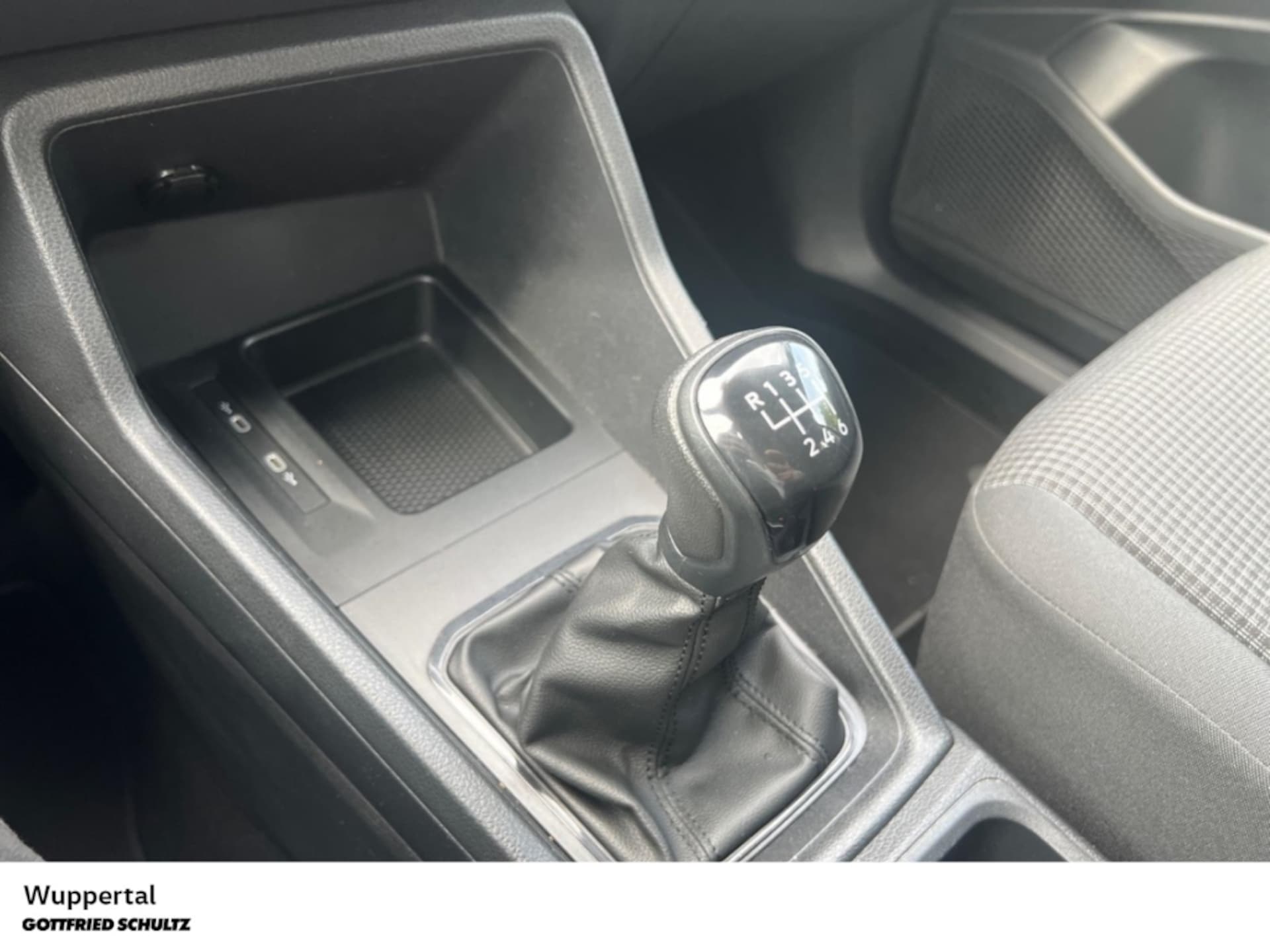 Volkswagen Caddy Basis-Modell
