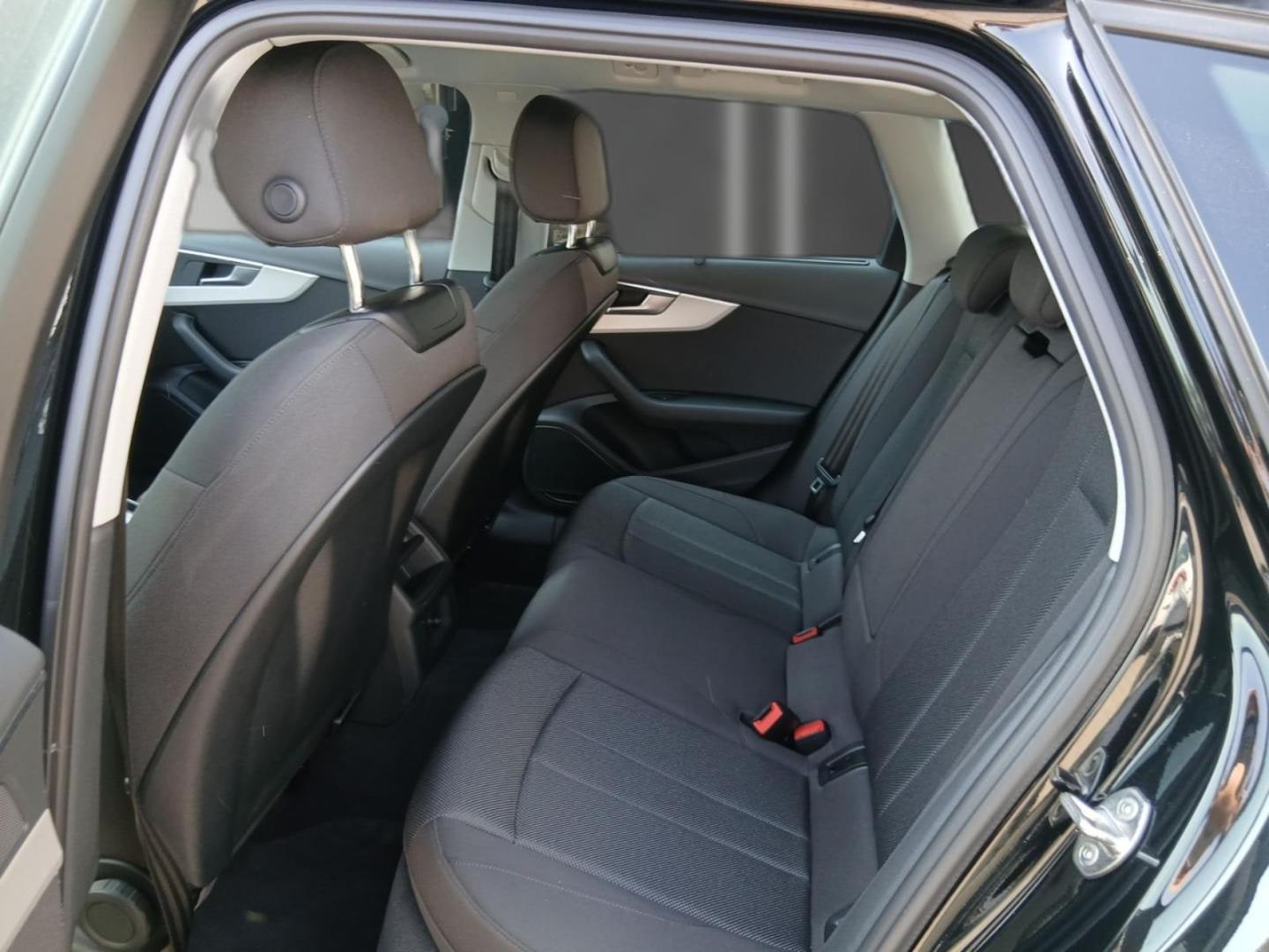 Bild über Audi A4 Avant 35 TFSI S tronic - für weitere Informationen kontaktieren Sie den Audi Partner