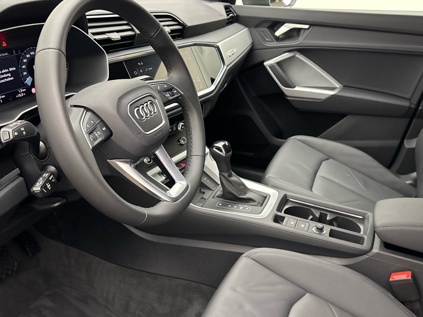 Bild über Audi Q3 Sportback 35 TFSI S tronic - für weitere Informationen kontaktieren Sie den Audi Partner