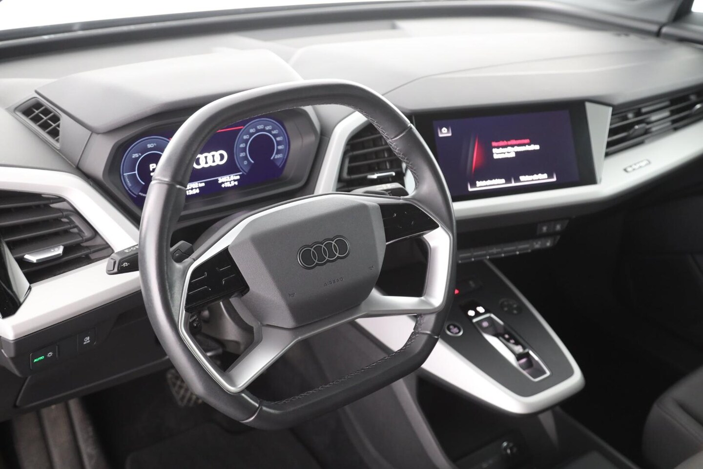 Bild über Audi Q4 e-tron 40 e-tron - für weitere Informationen kontaktieren Sie den Audi Partner