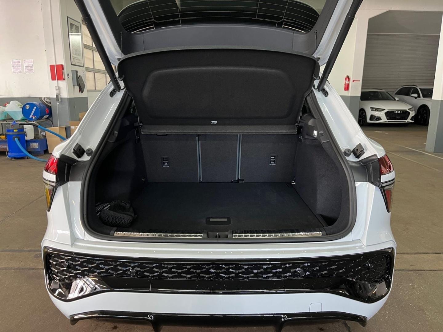 Bild über Audi Q3 SUV TFSI quattro 195 kW S tronic - für weitere Informationen kontaktieren Sie den Audi Partner