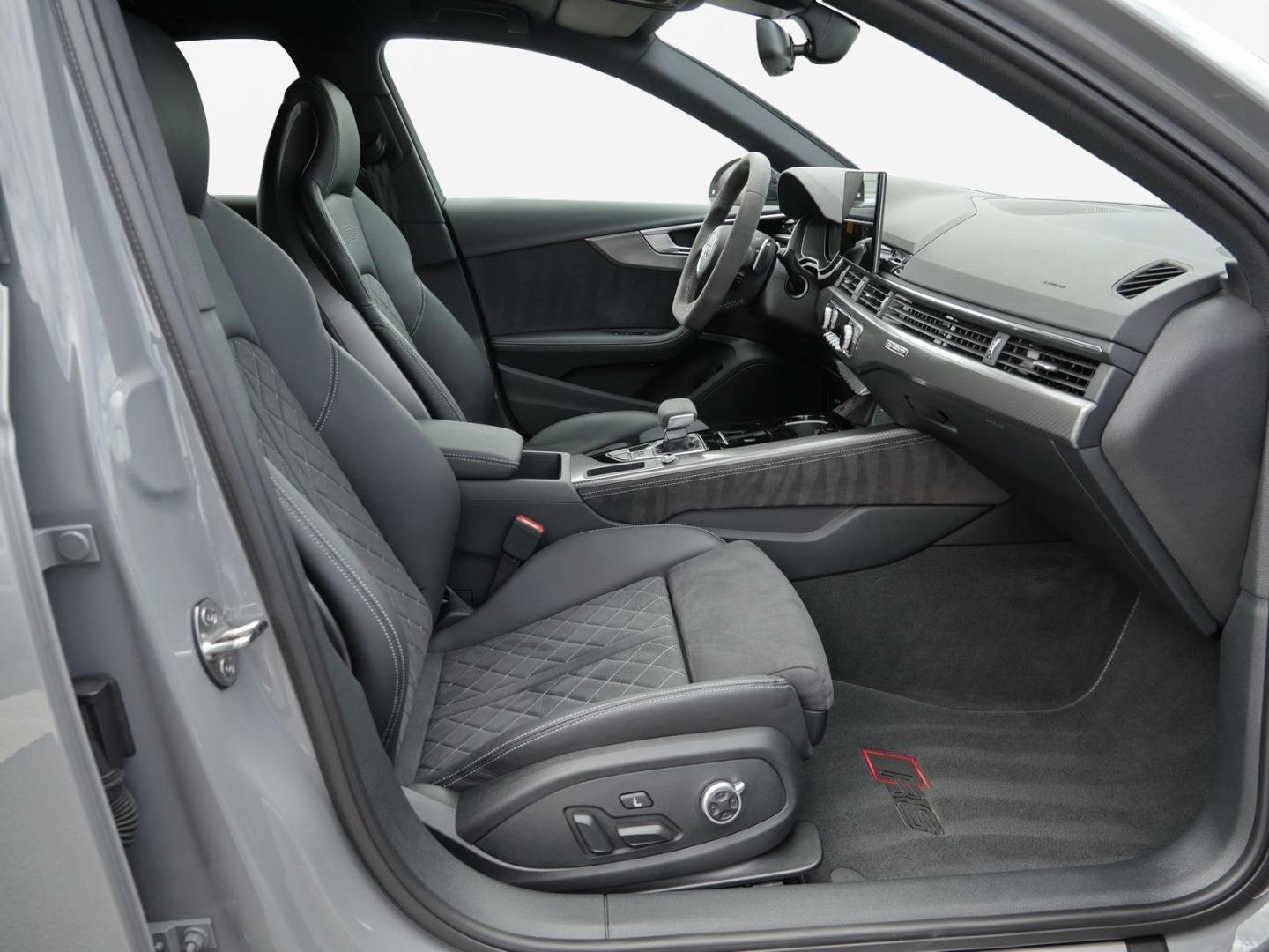 Bild über Audi RS 4 Avant TFSI quattro tiptronic - für weitere Informationen kontaktieren Sie den Audi Partner