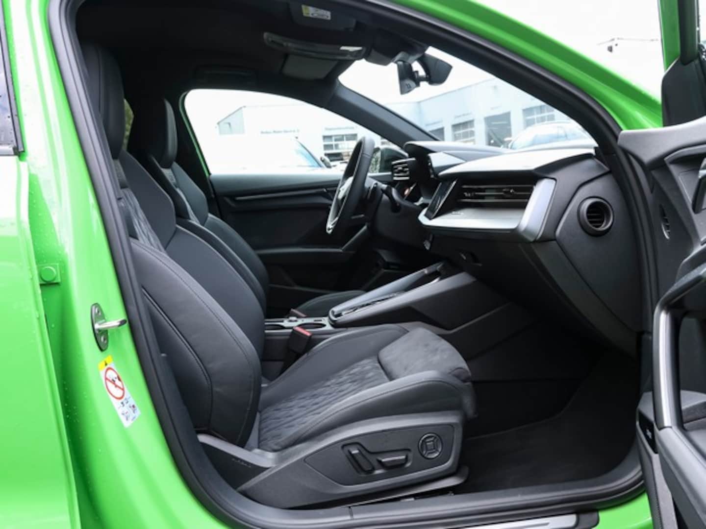 Bild über Audi RS 3 Sportback TFSI quattro 294 kW S tronic - für weitere Informationen kontaktieren Sie den Audi Partner