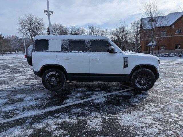 2025 LAND ROVER DEFENDER - Image 4
