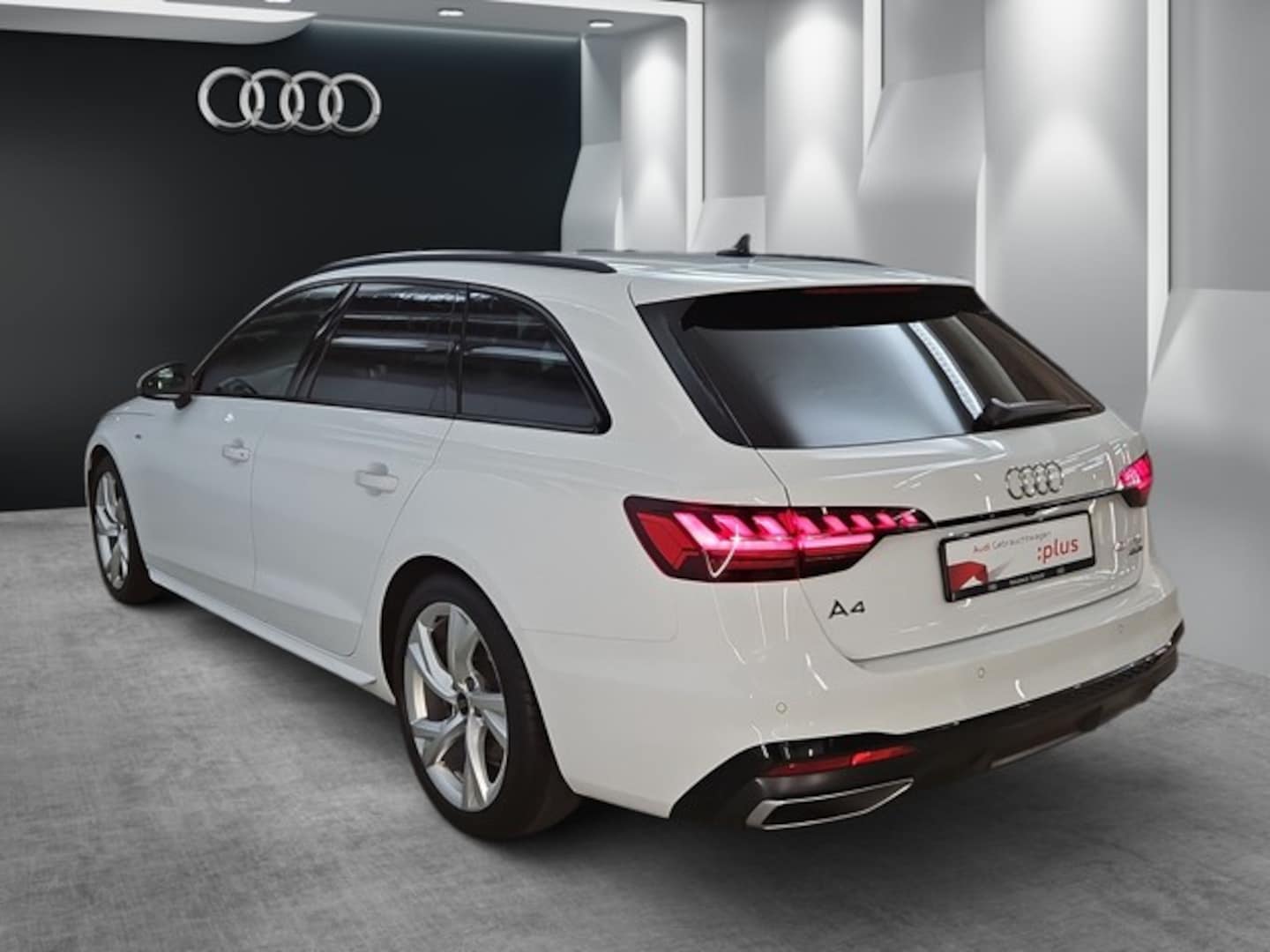 Bild über Audi A4 Avant S line 40 TFSI quattro S tronic - für weitere Informationen kontaktieren Sie den Audi Partner