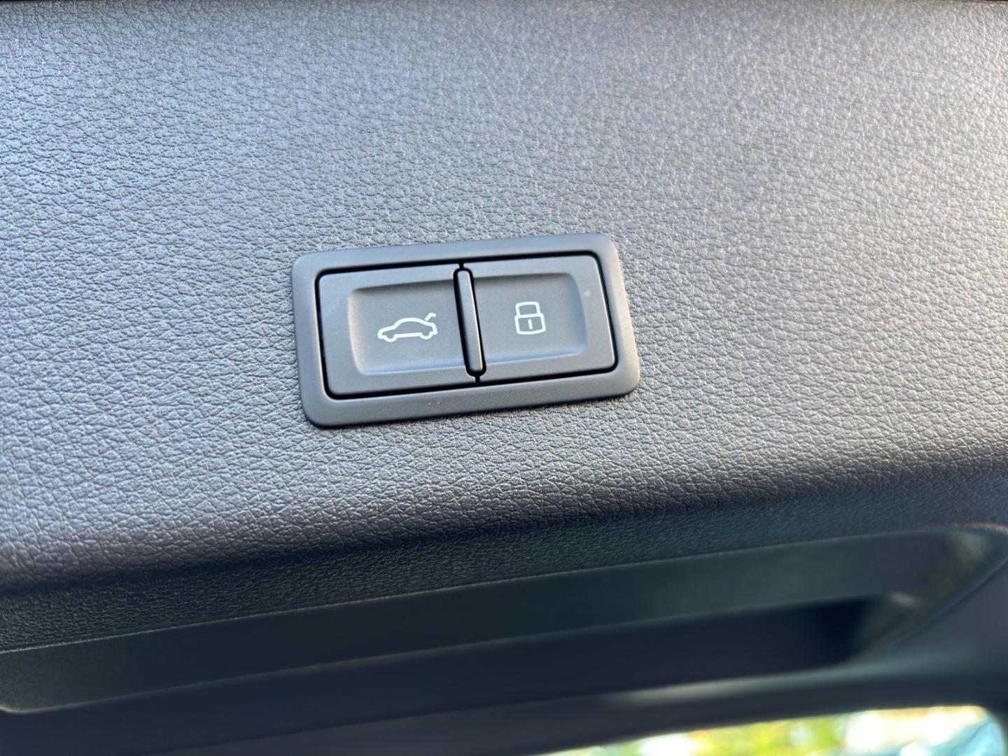 Image about Audi Q8 e-tron S line 50 e-tron quattro